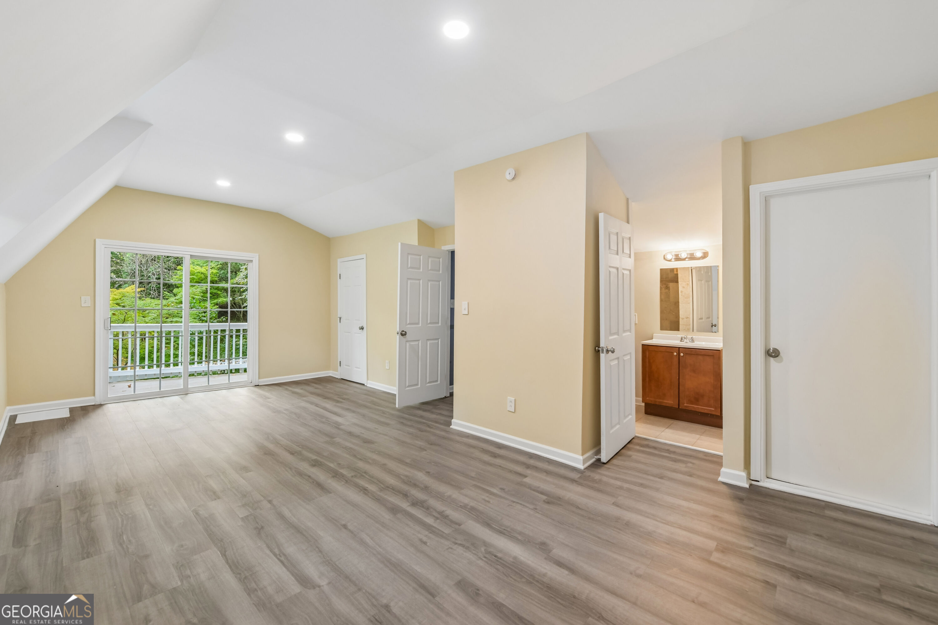1370 Eaglecreek Trail Property Photo 4