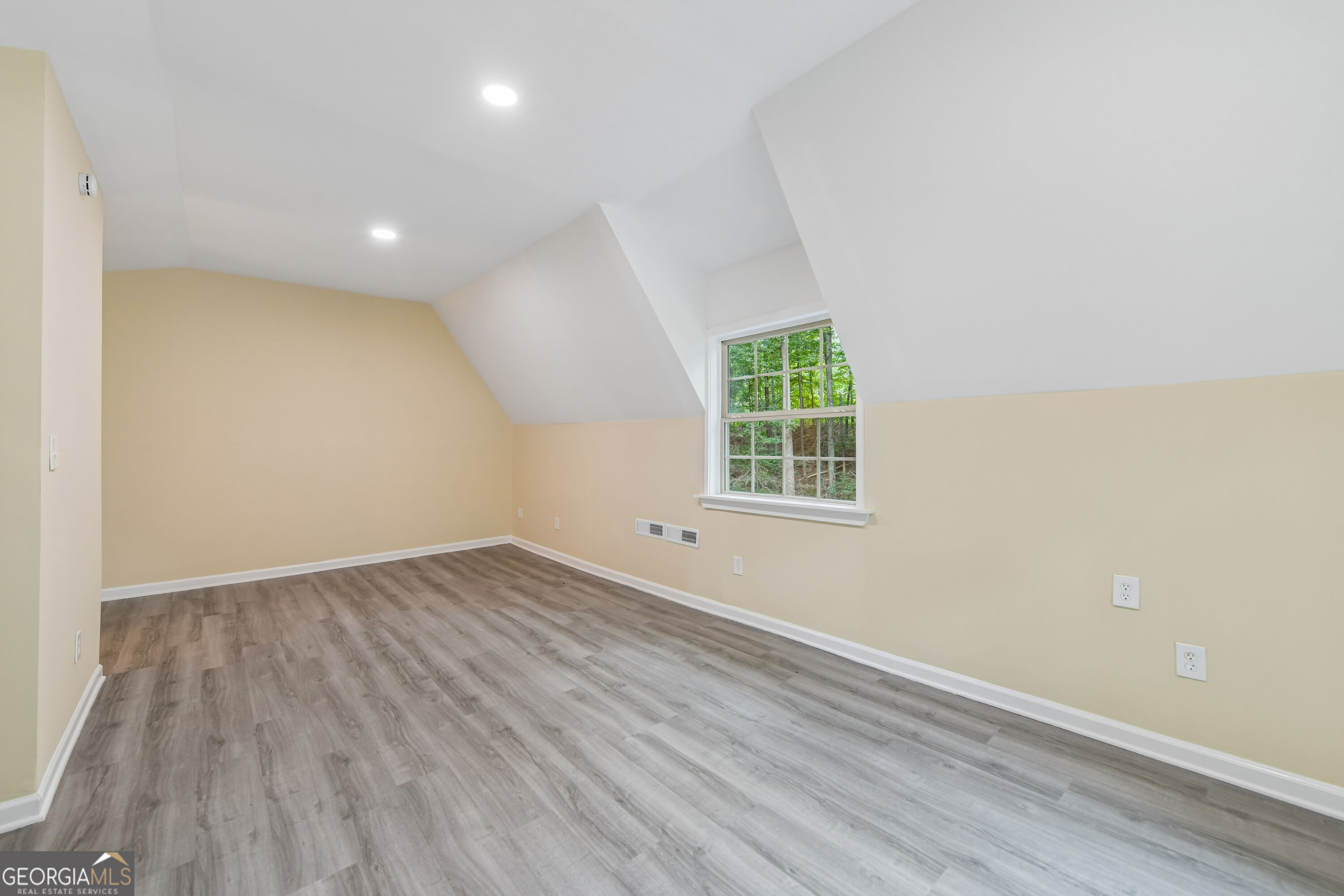 1370 Eaglecreek Trail Property Photo 9