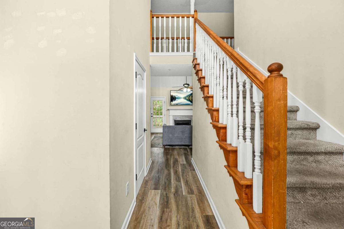 1347 Vine Circle Property Photo 4