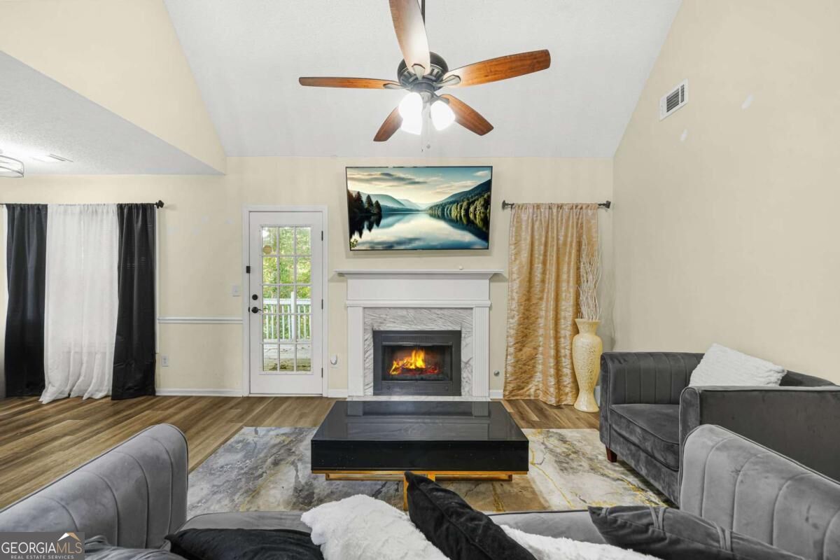 1347 Vine Circle Property Photo 11