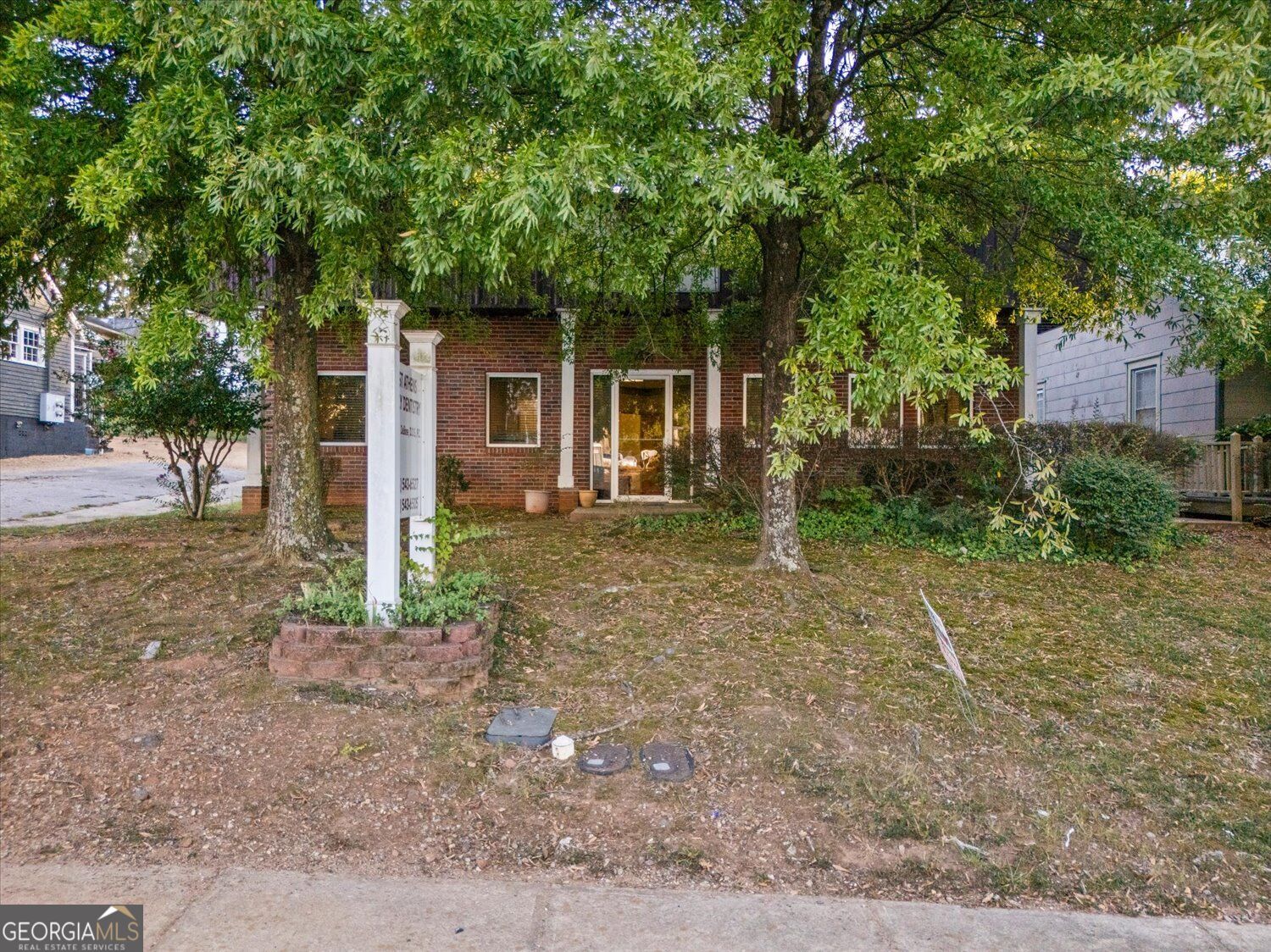 348 Oak Street Property Photo 4