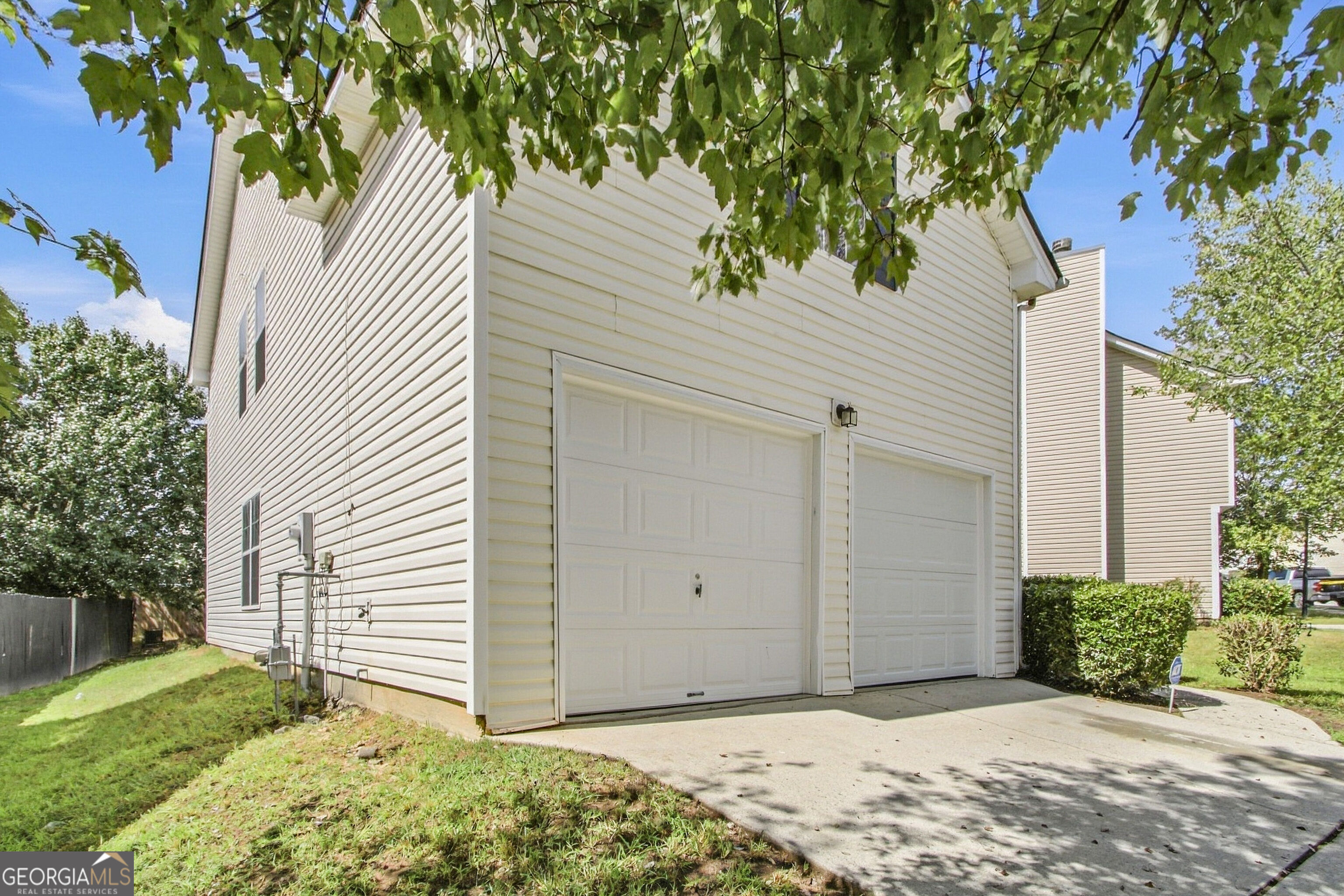 2571 N Hill Parkway Property Photo 2