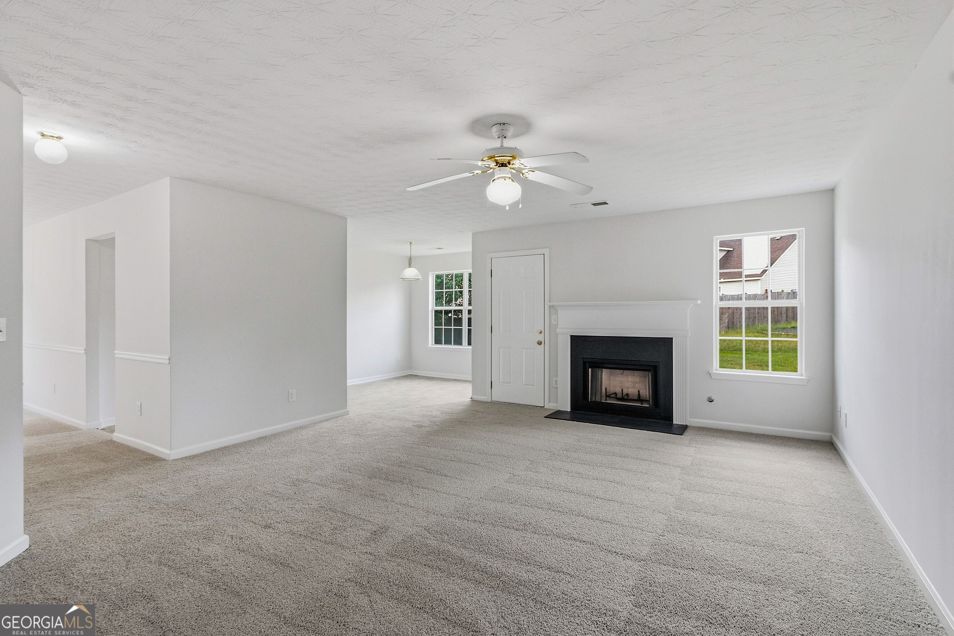 2571 N Hill Parkway Property Photo 5