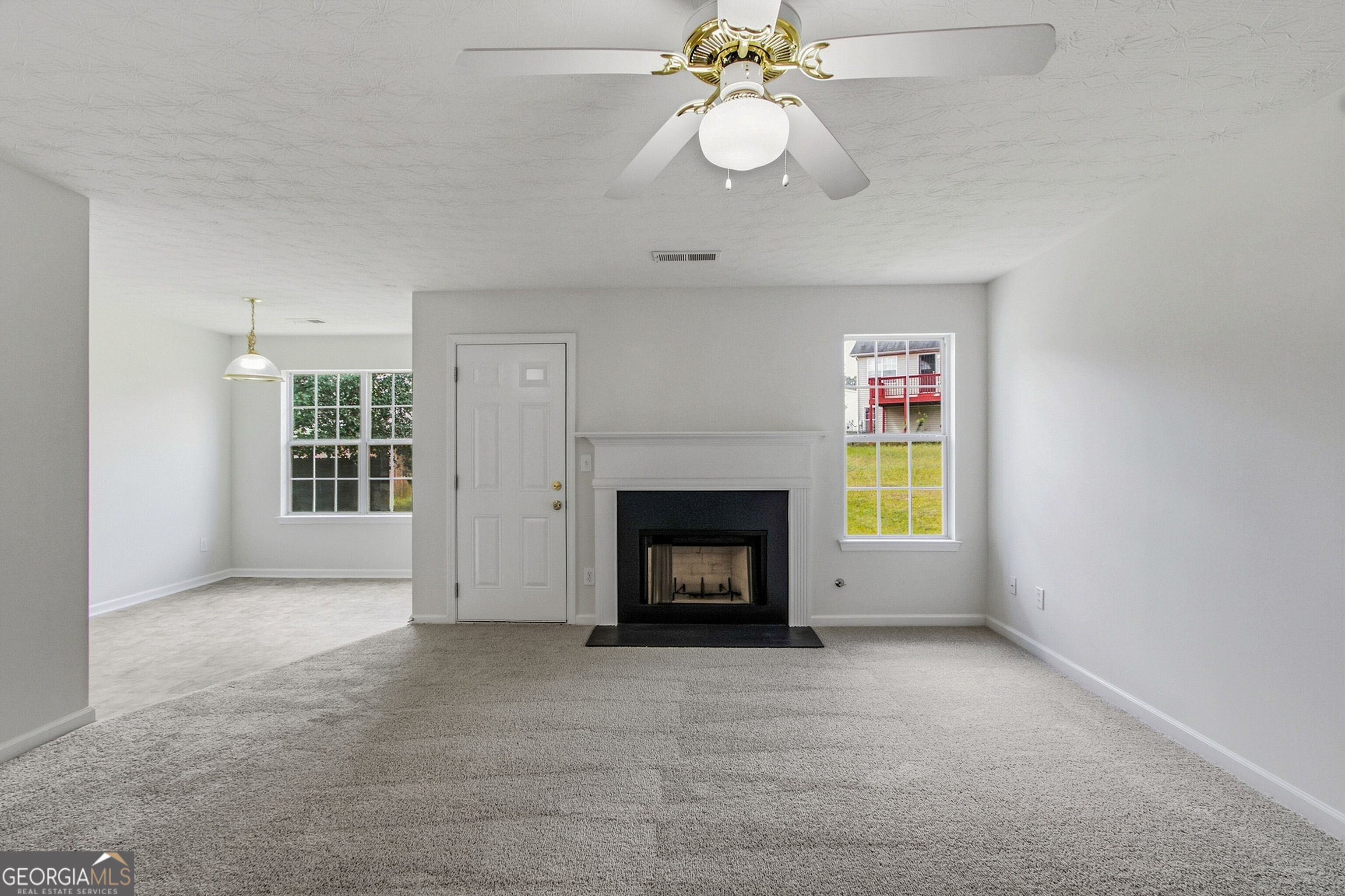 2571 N Hill Parkway Property Photo 6