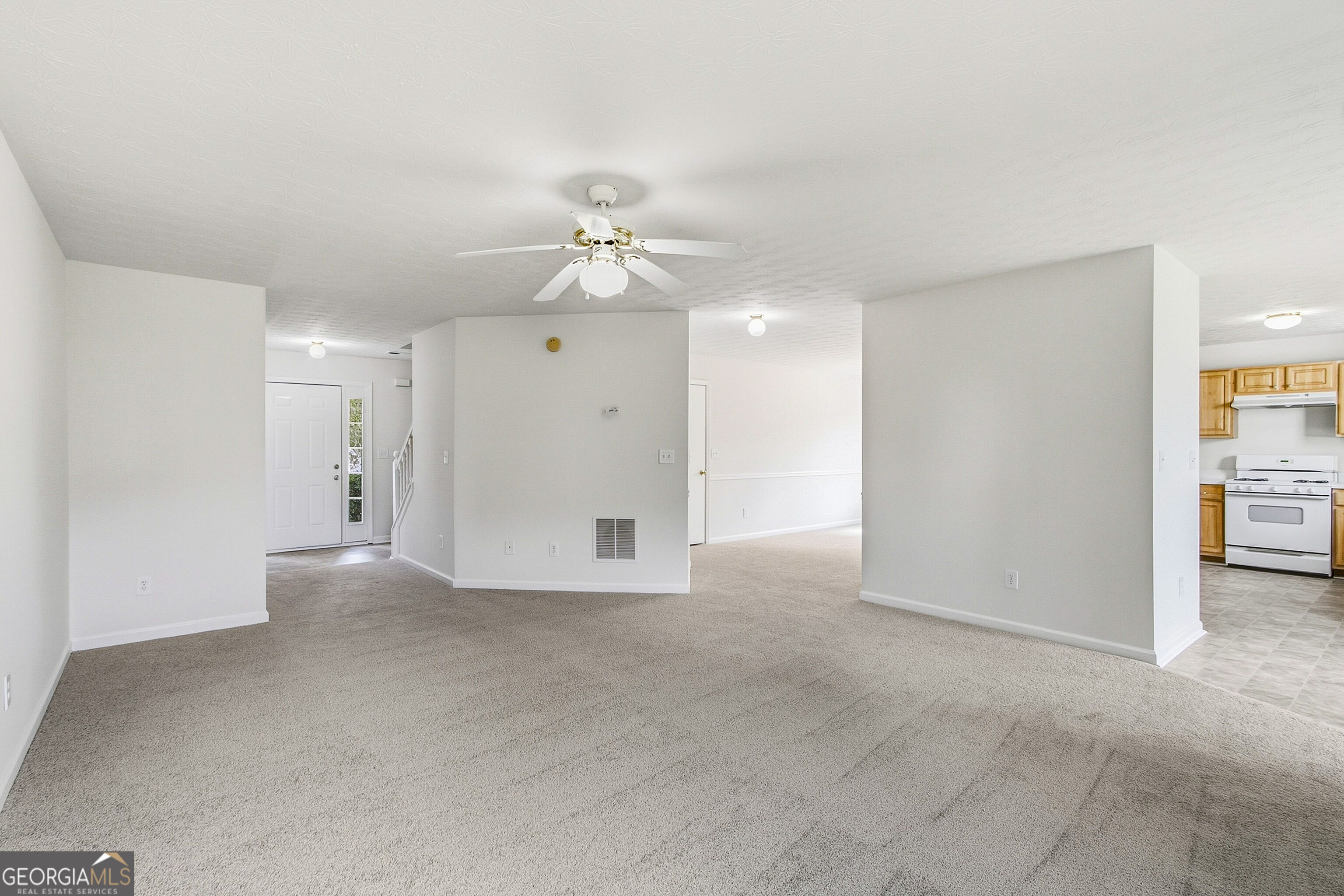 2571 N Hill Parkway Property Photo 7