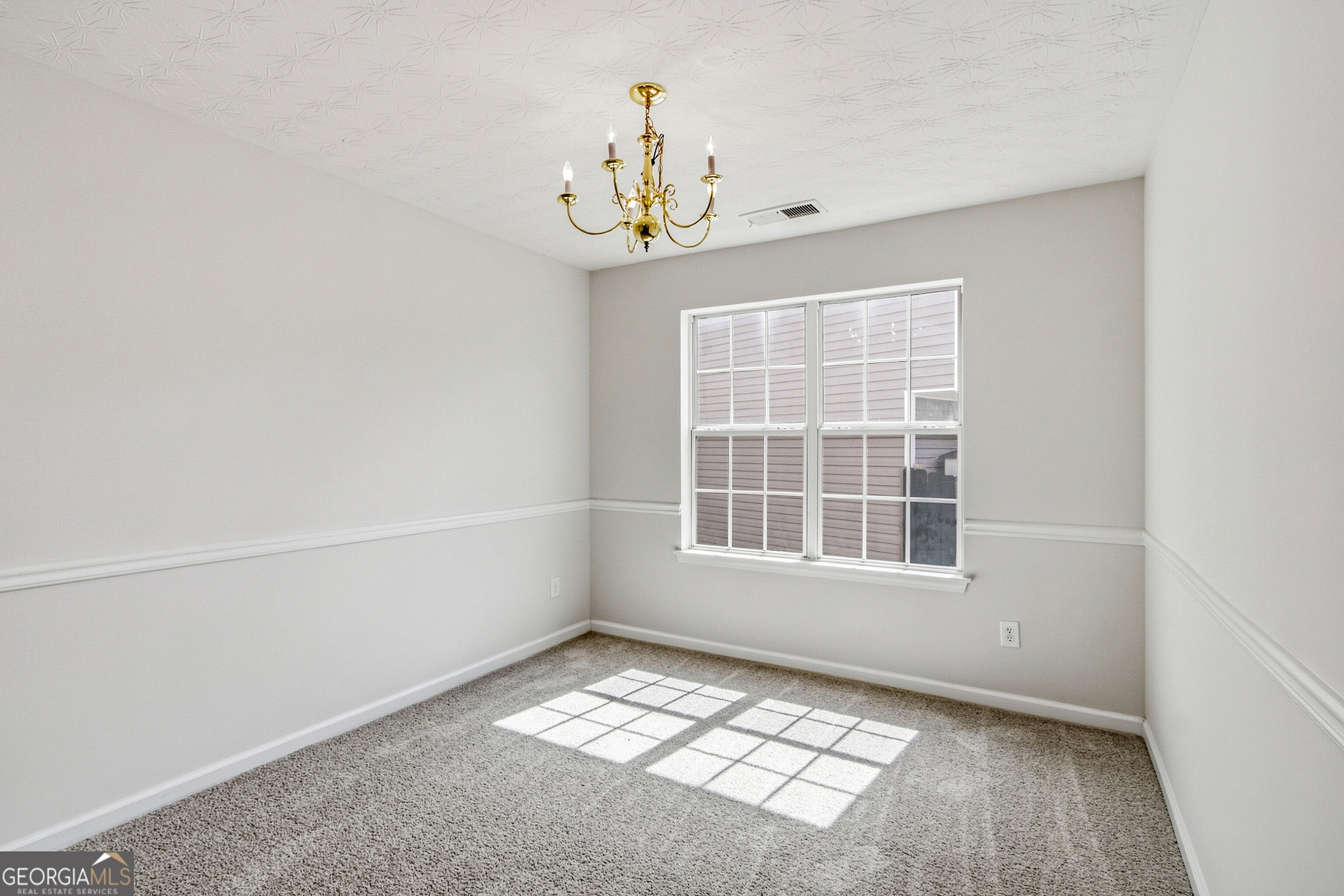 2571 N Hill Parkway Property Photo 11