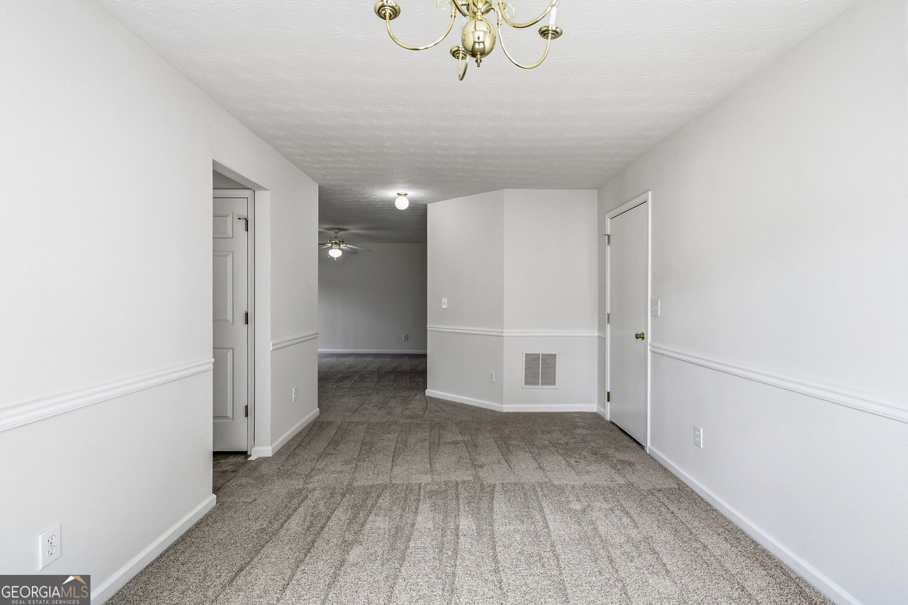 2571 N Hill Parkway Property Photo 12