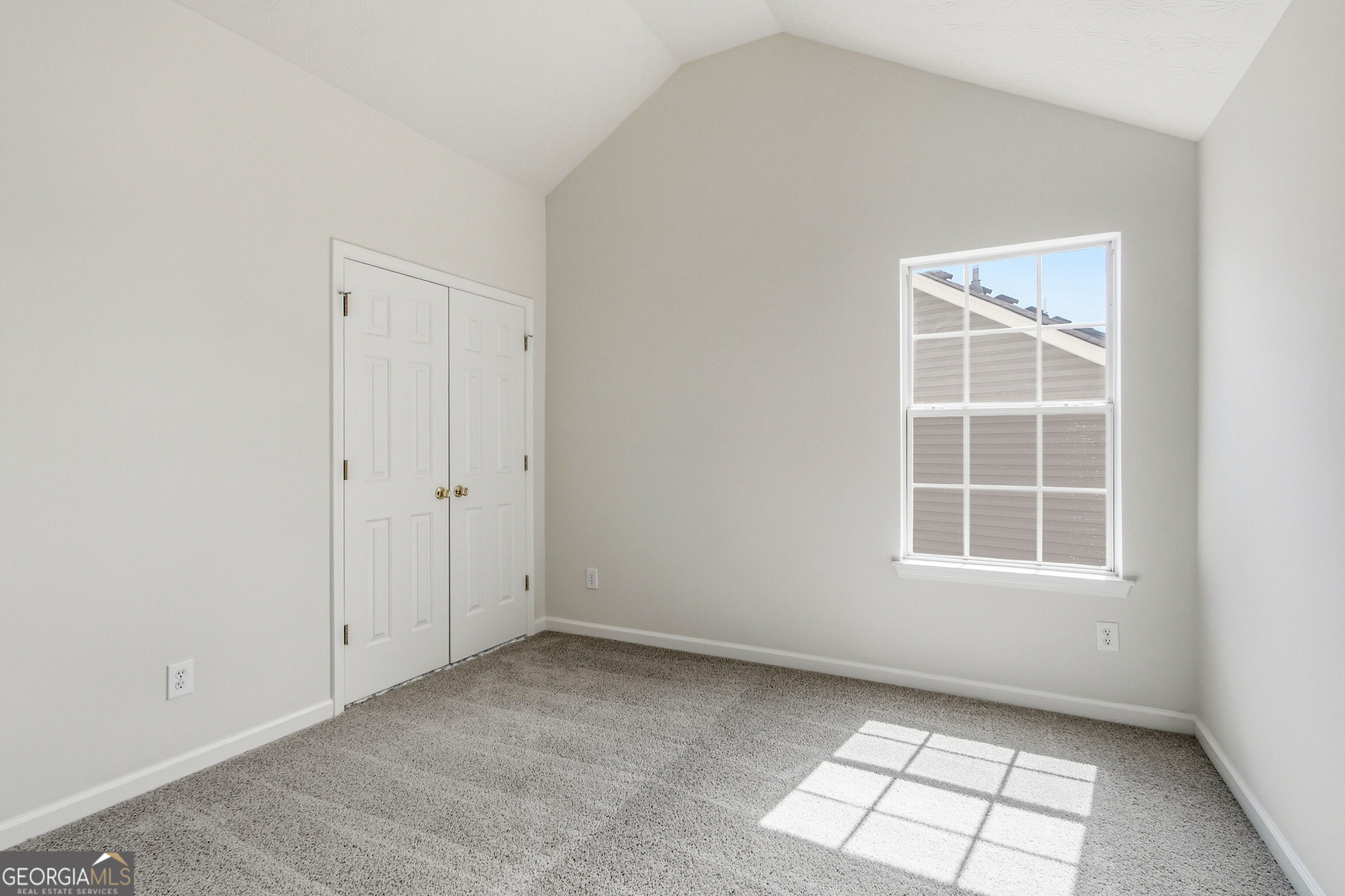 2571 N Hill Parkway Property Photo 18