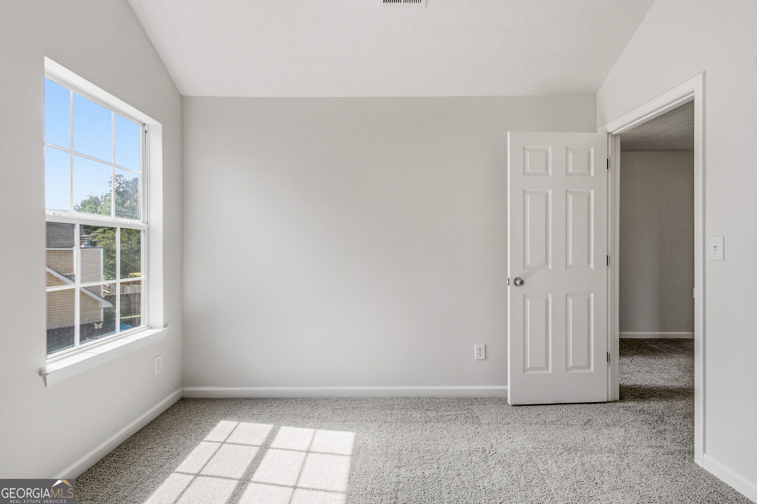 2571 N Hill Parkway Property Photo 19