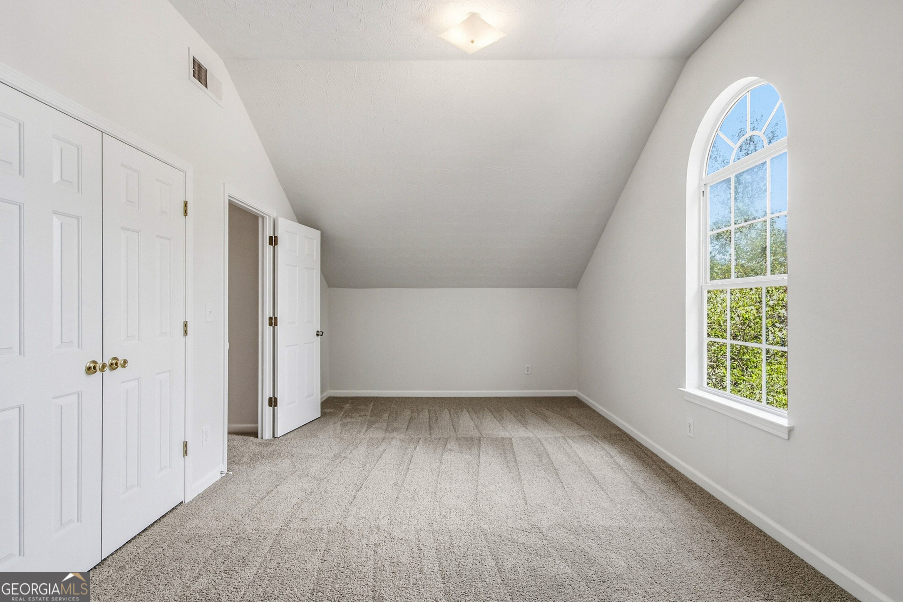 2571 N Hill Parkway Property Photo 20