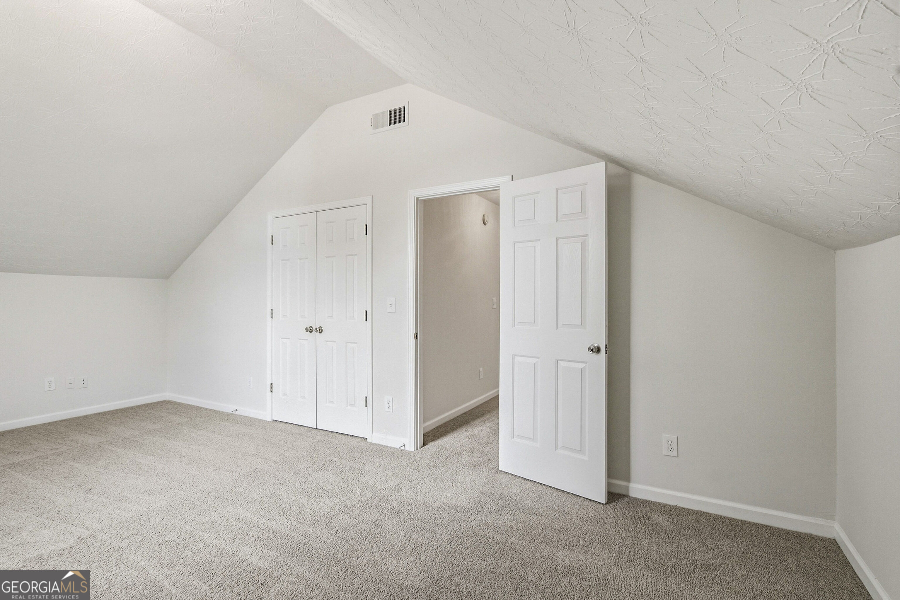 2571 N Hill Parkway Property Photo 21