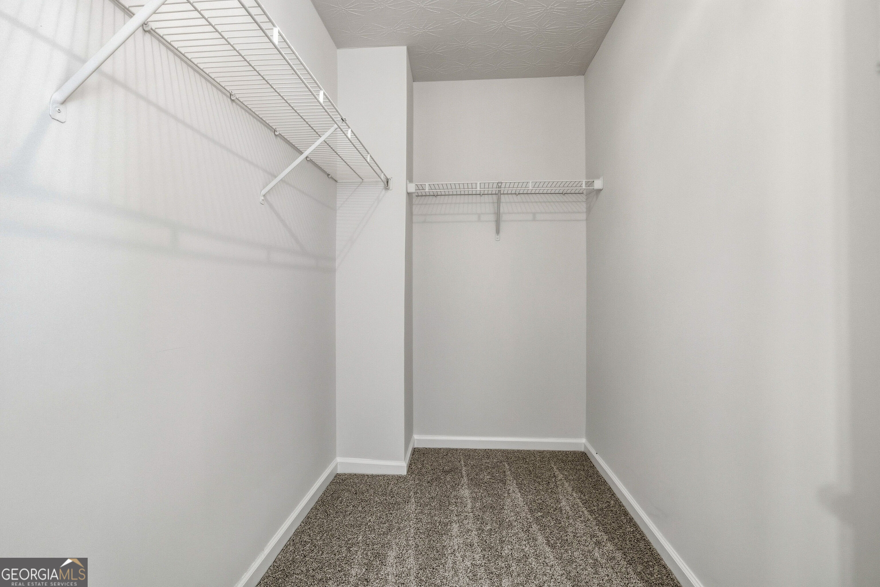 2571 N Hill Parkway Property Photo 22