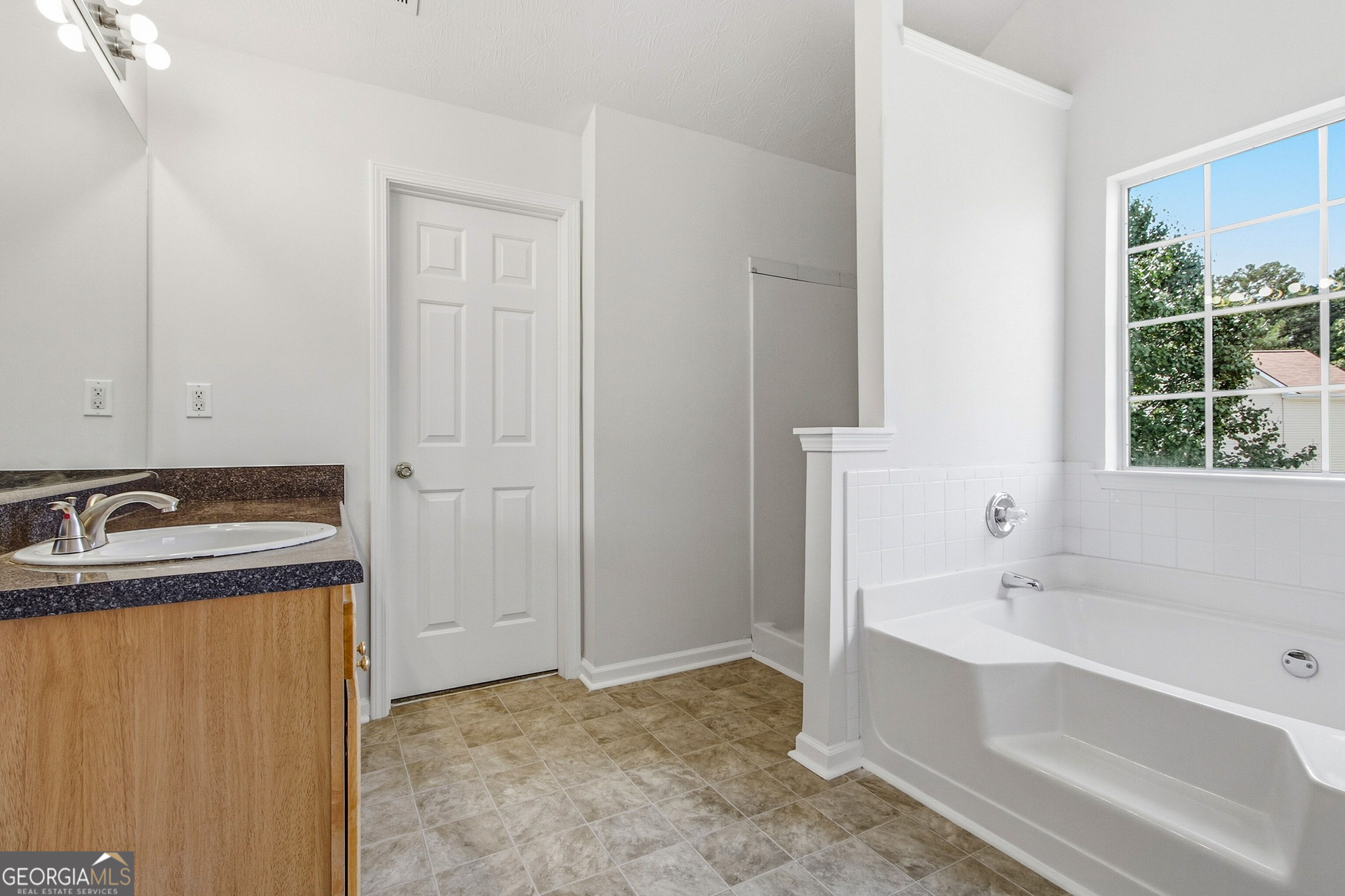 2571 N Hill Parkway Property Photo 23