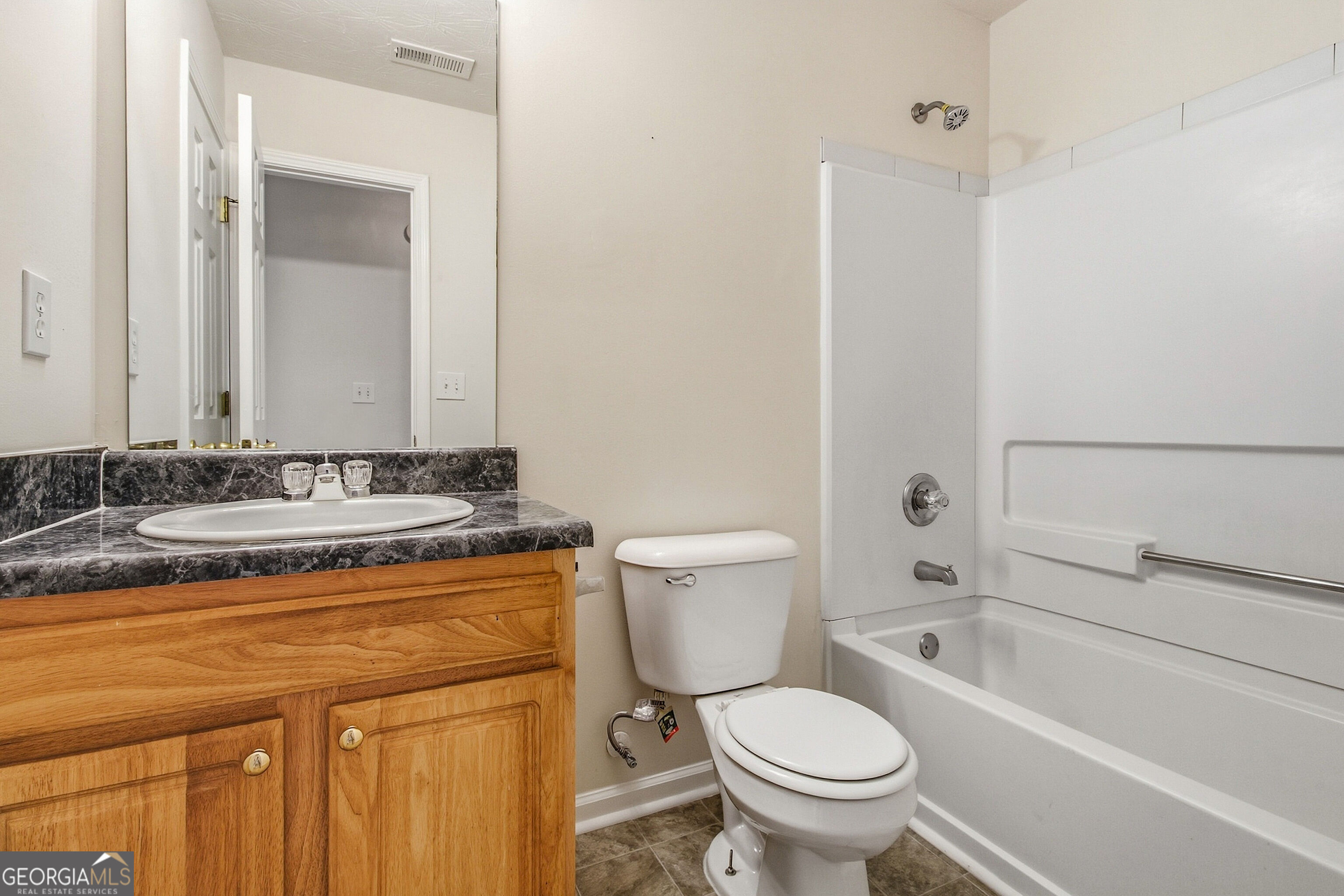 2571 N Hill Parkway Property Photo 25