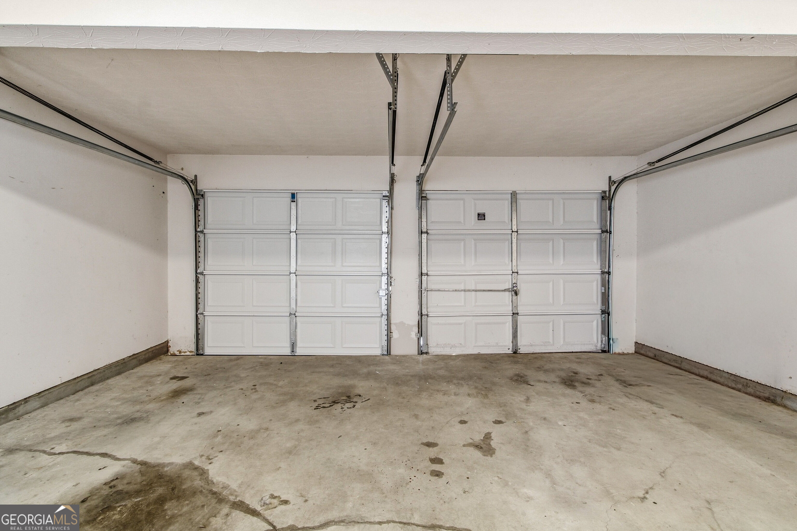 2571 N Hill Parkway Property Photo 27