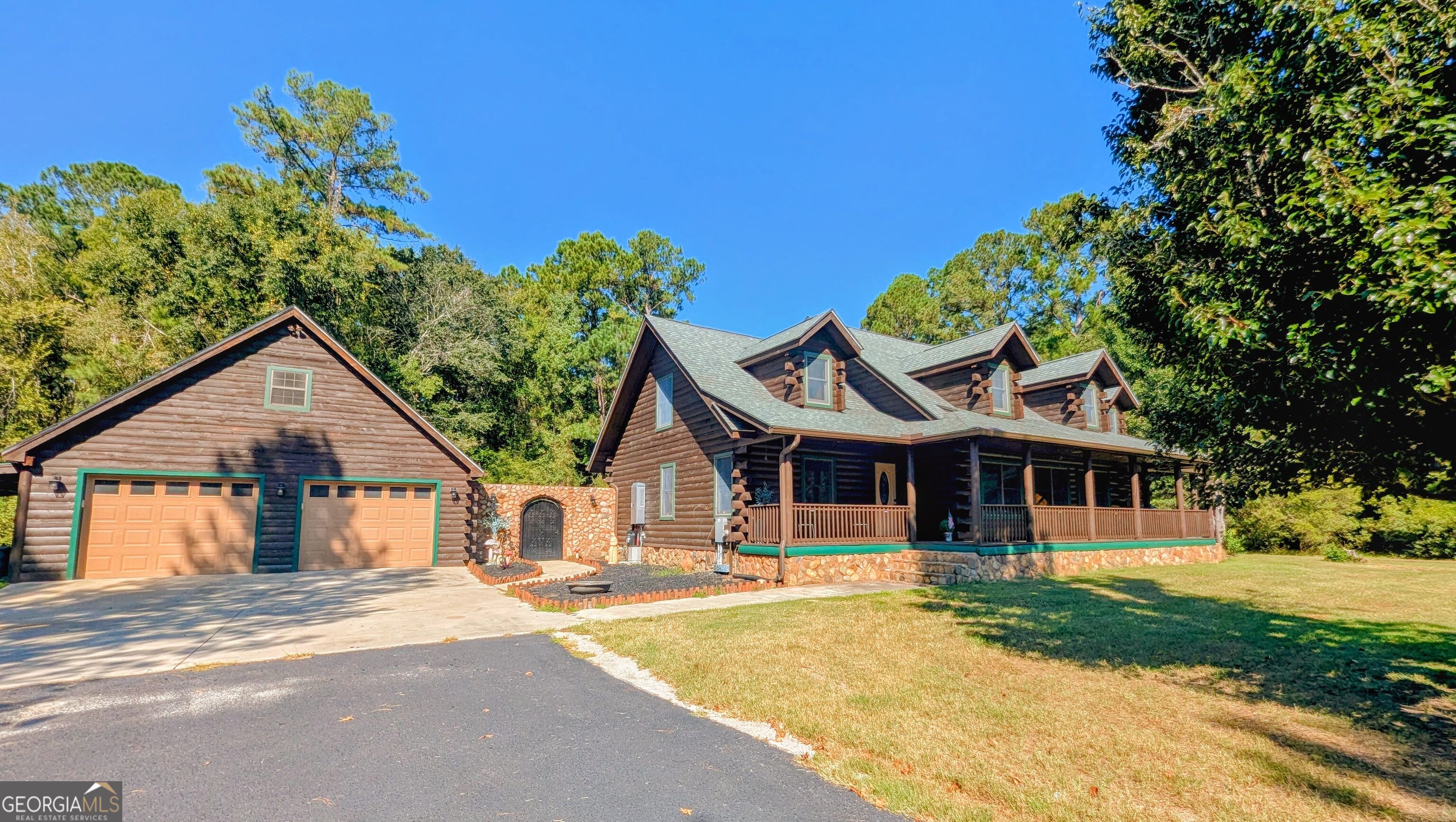 817 Lakeview Road Property Photo 2