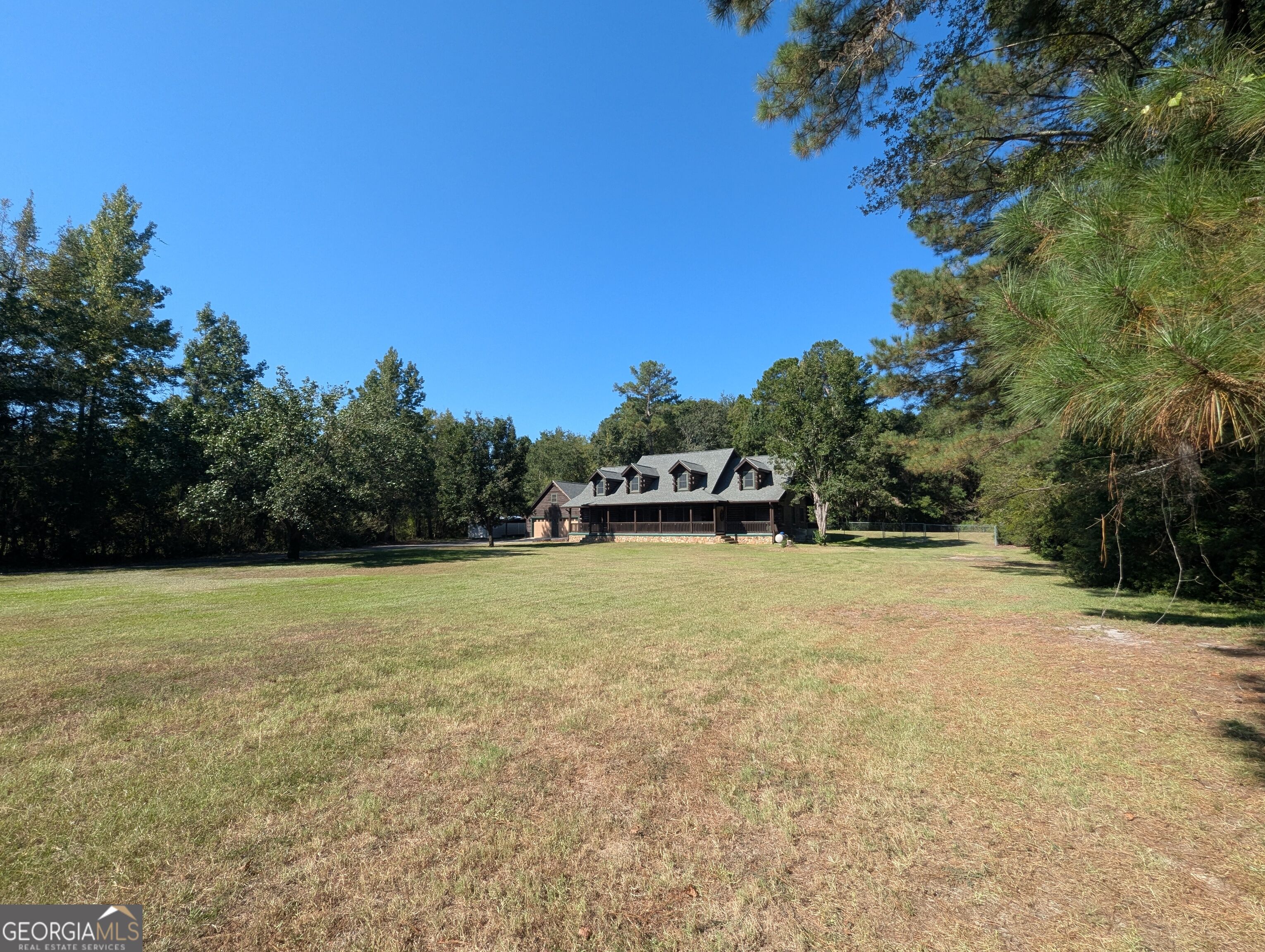 817 Lakeview Road Property Photo 4