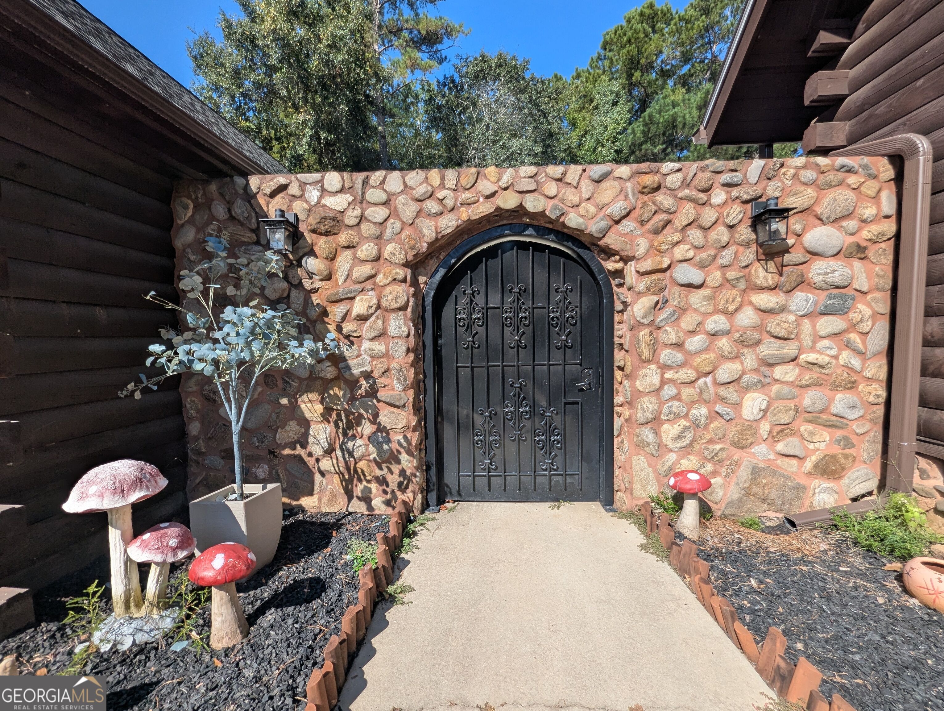 817 Lakeview Road Property Photo 5