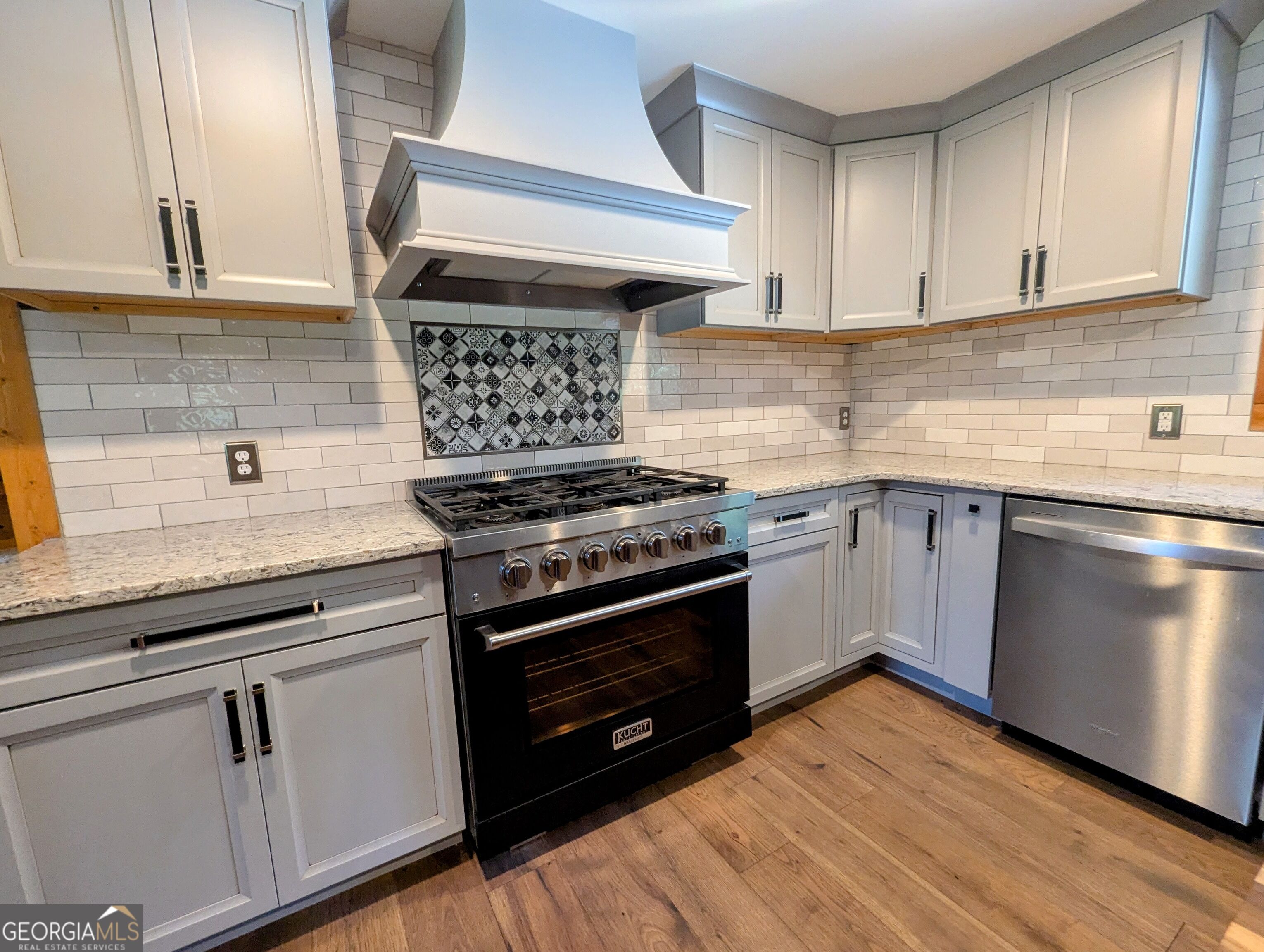 817 Lakeview Road Property Photo 10