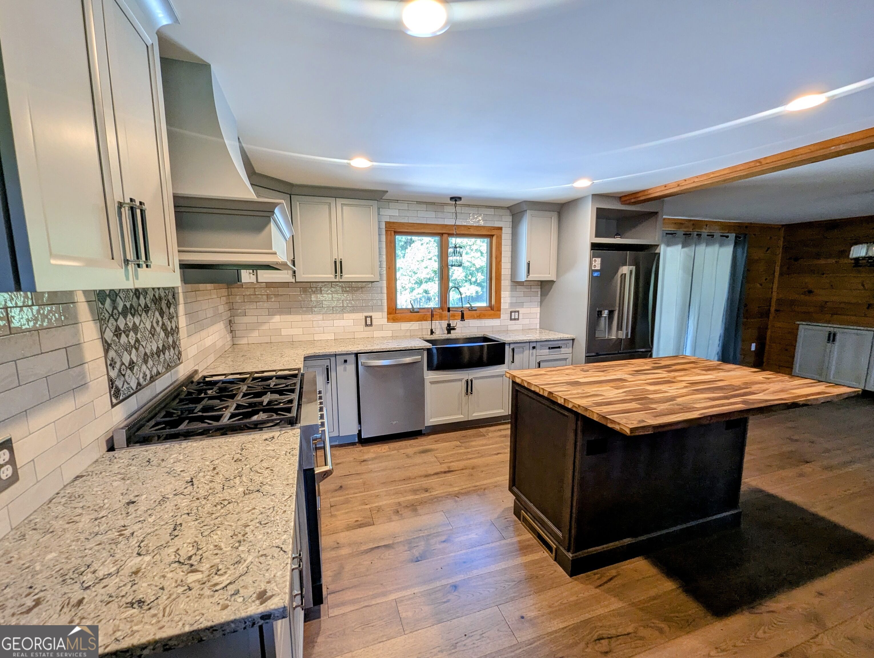 817 Lakeview Road Property Photo 11