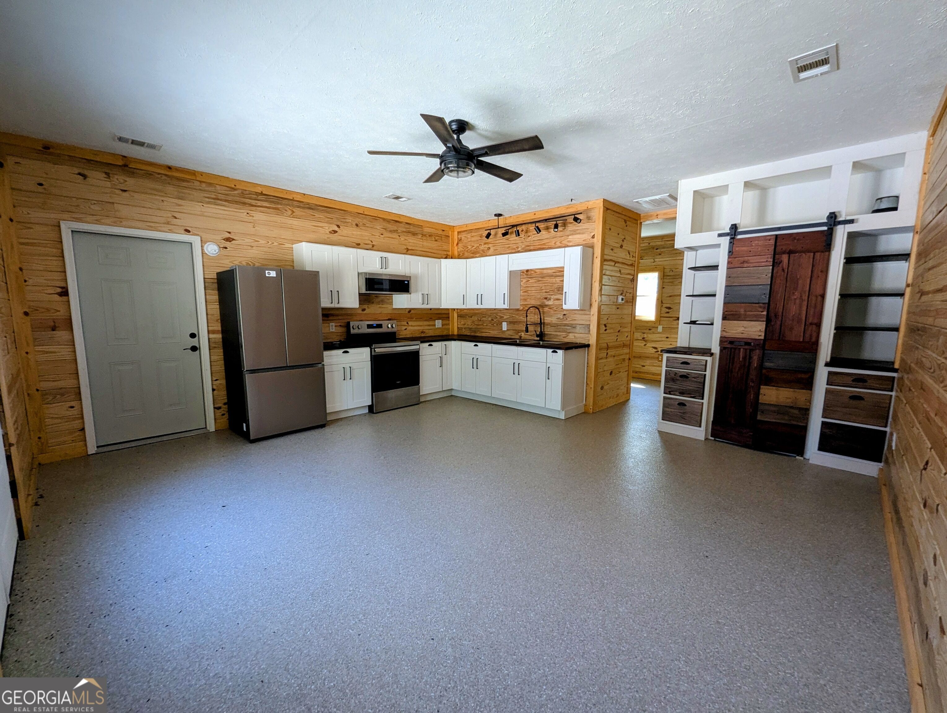 817 Lakeview Road Property Photo 41