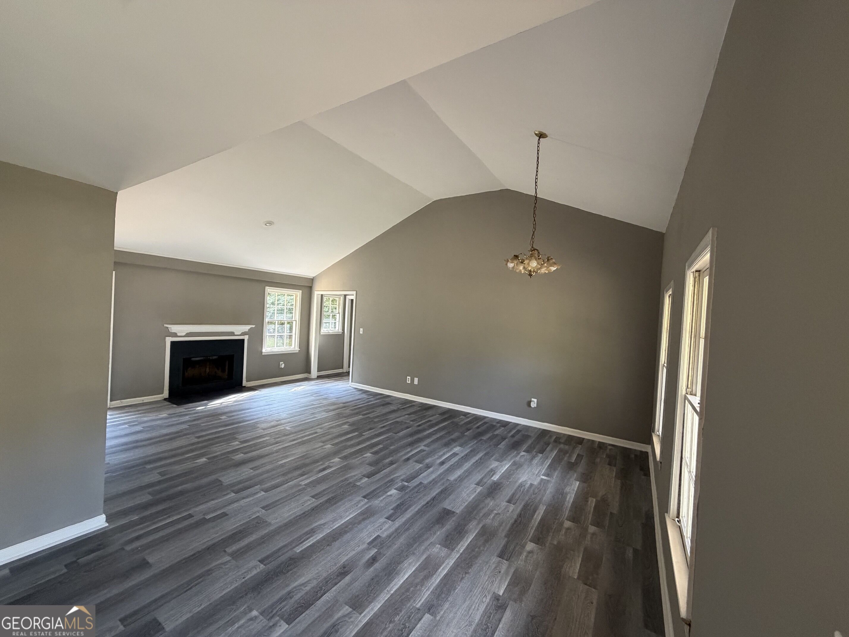 55 Valley Court Property Photo 3