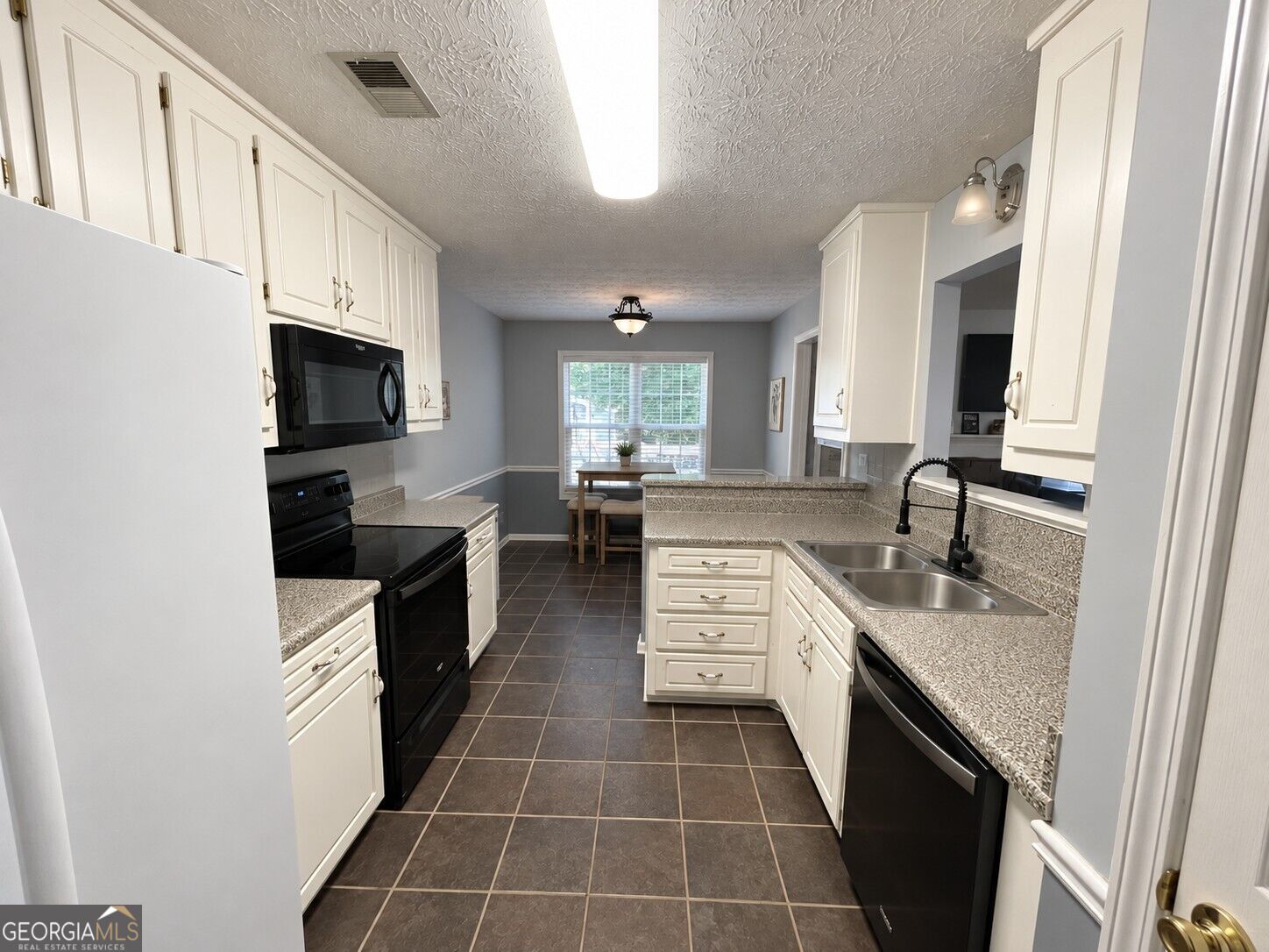 587 Saddle Ridge Drive Property Photo 4