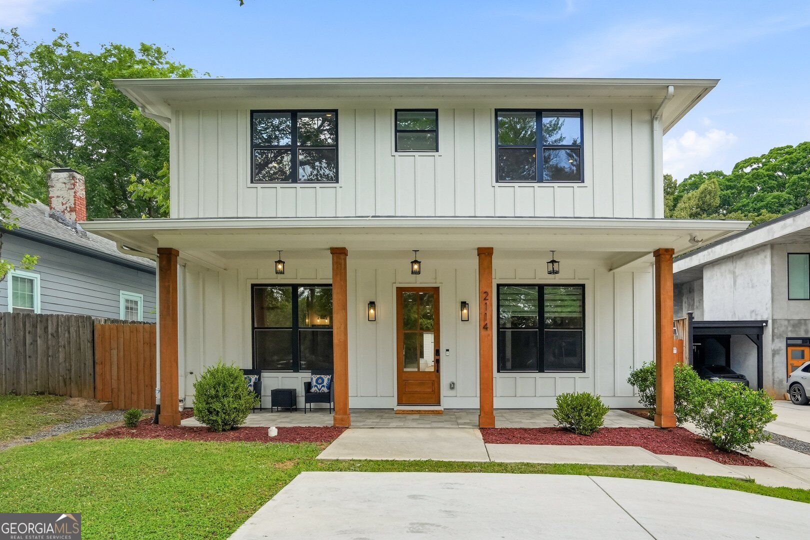 2114 Memorial Drive Se Property Photo 1