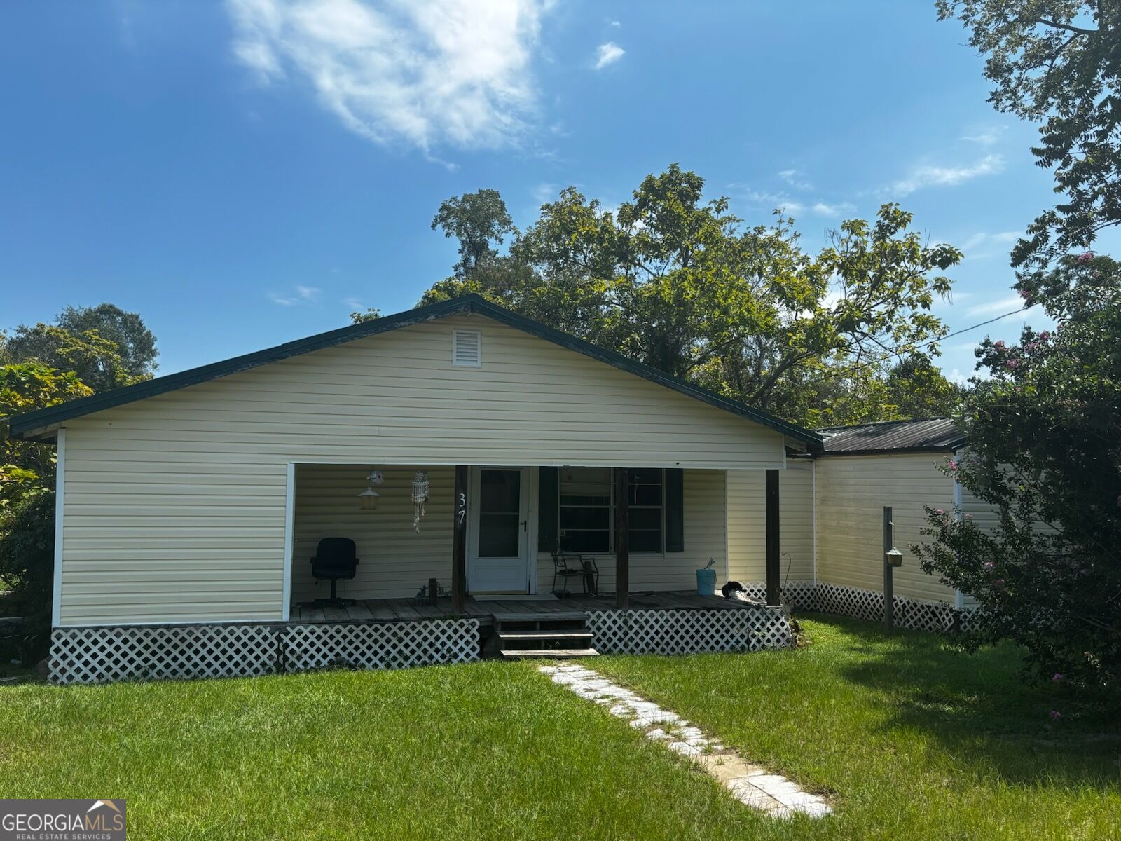 37 S Jackson Avenue Property Photo 1