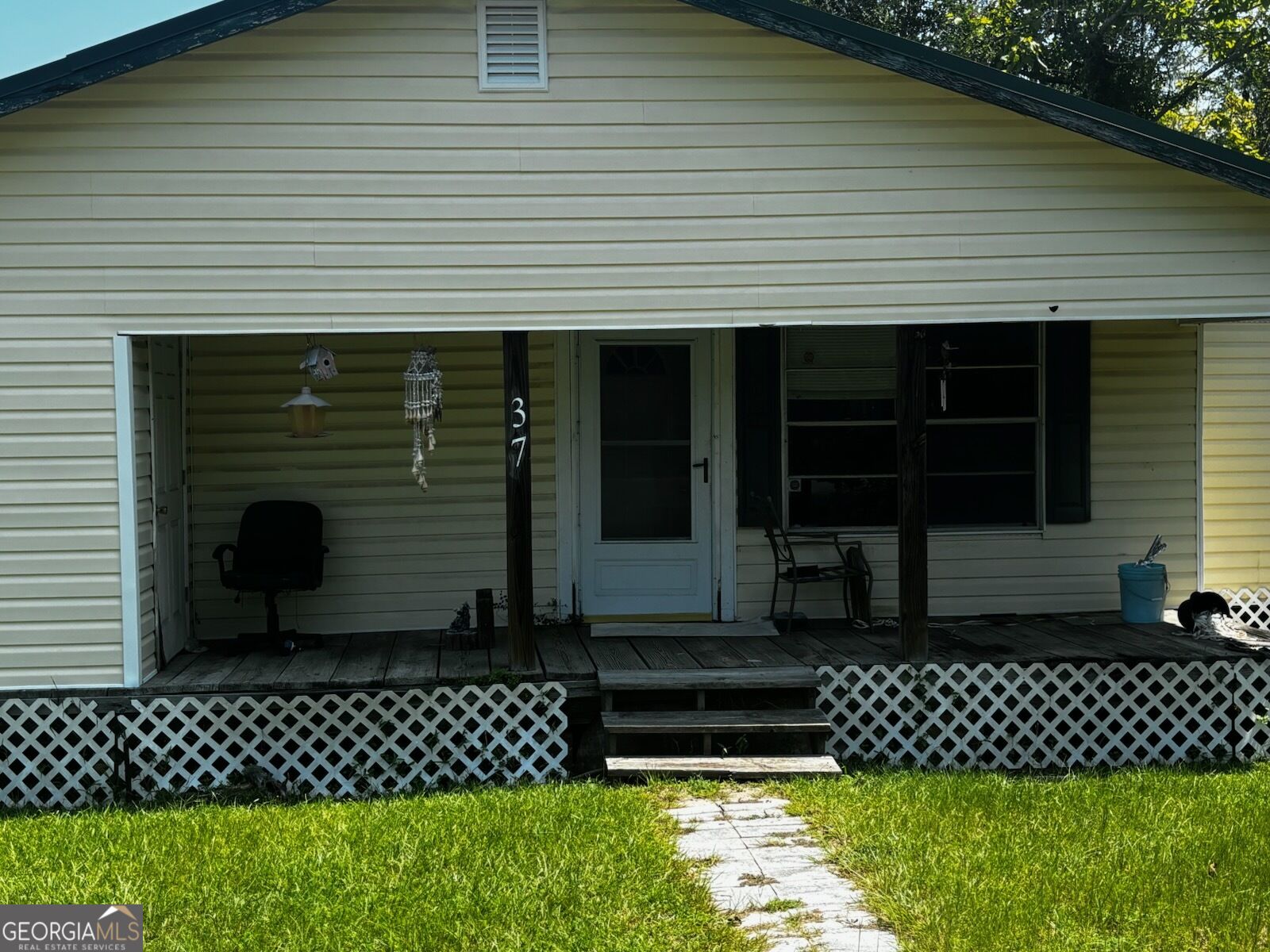 37 S Jackson Avenue Property Photo 2