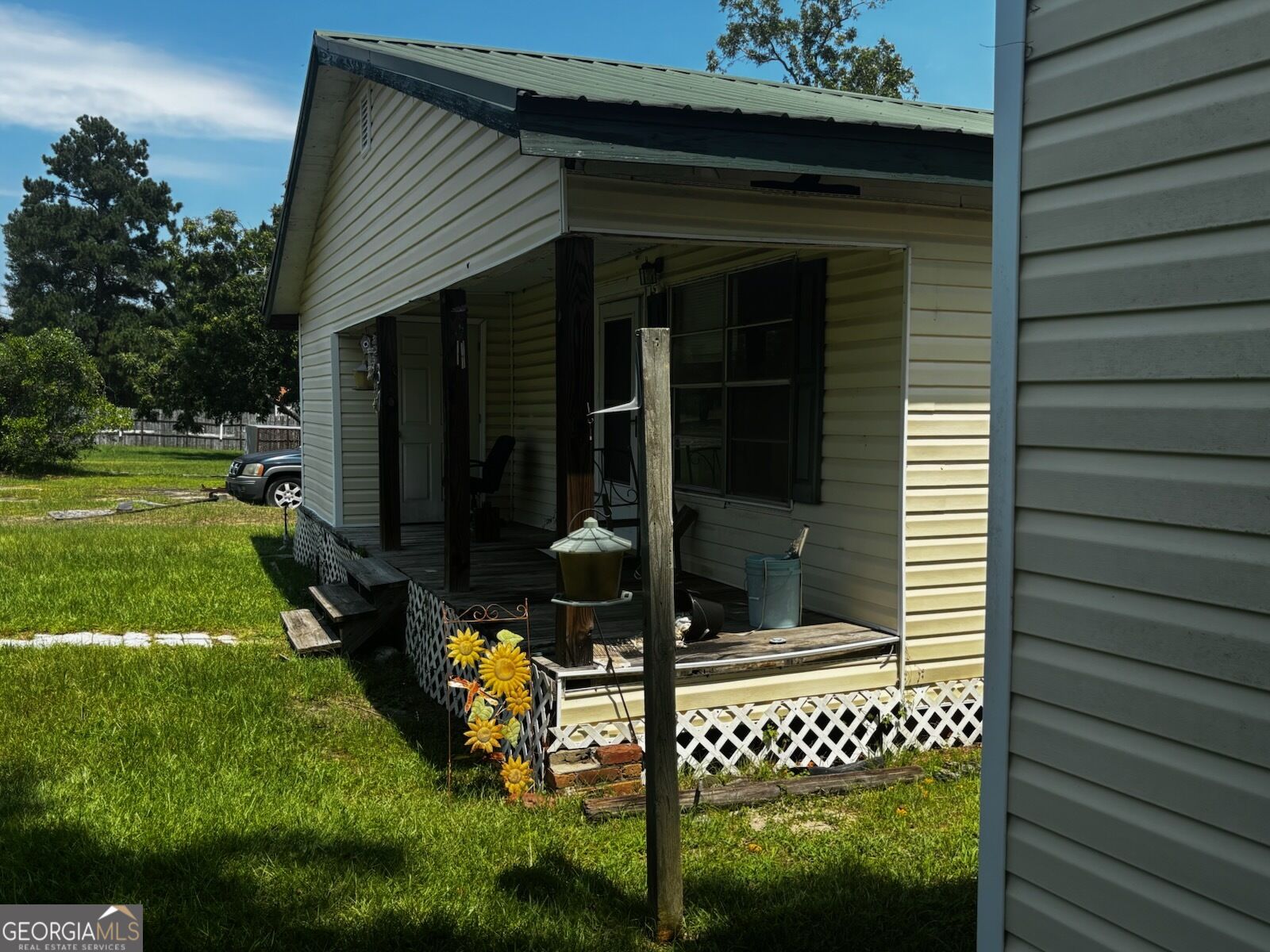 37 S Jackson Avenue Property Photo 4