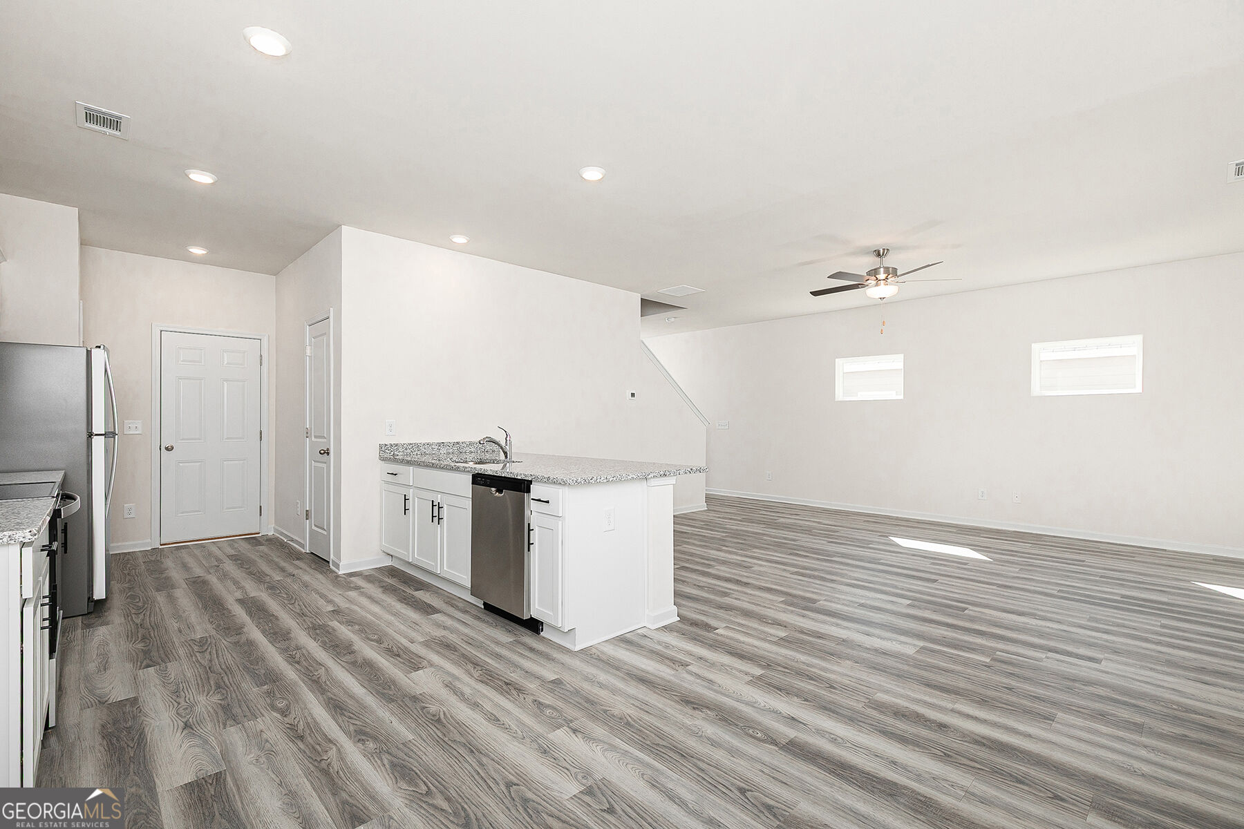 306 Collins Place Property Photo 5