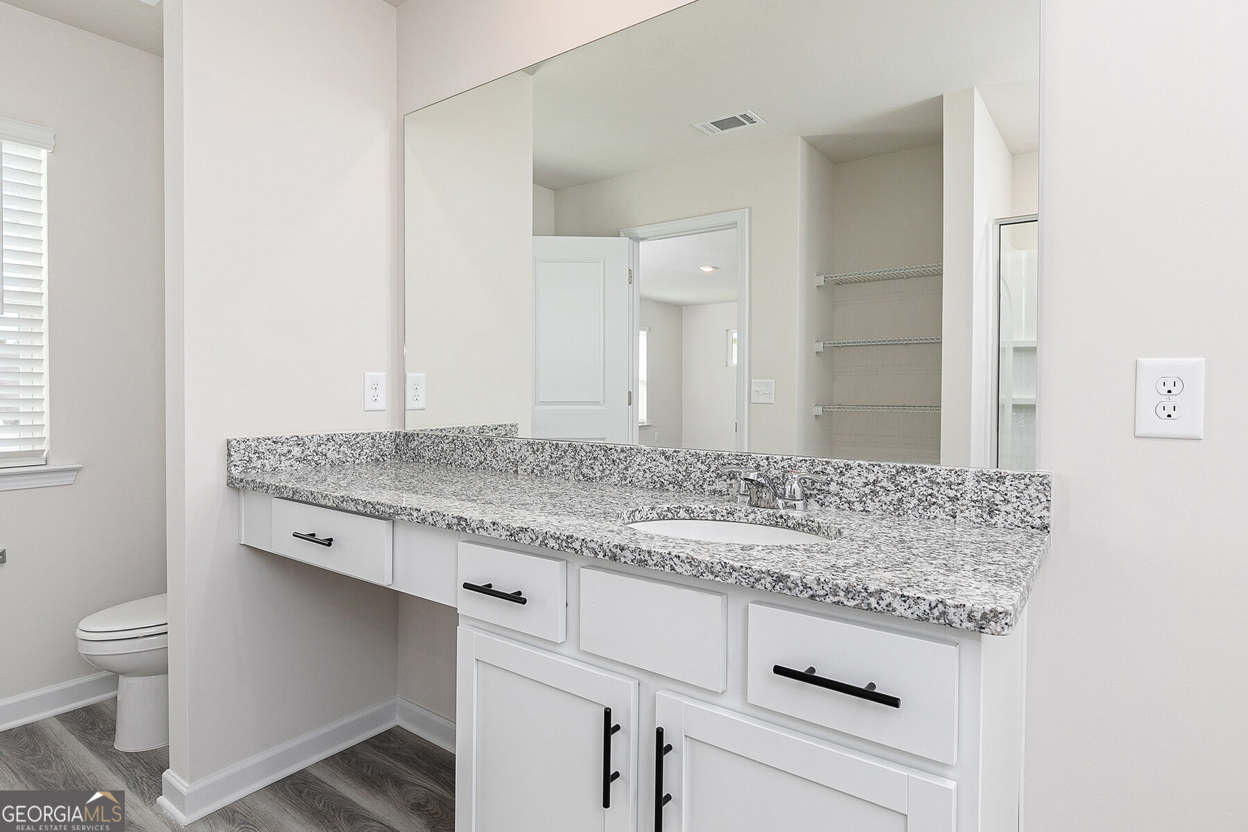 306 Collins Place Property Photo 19