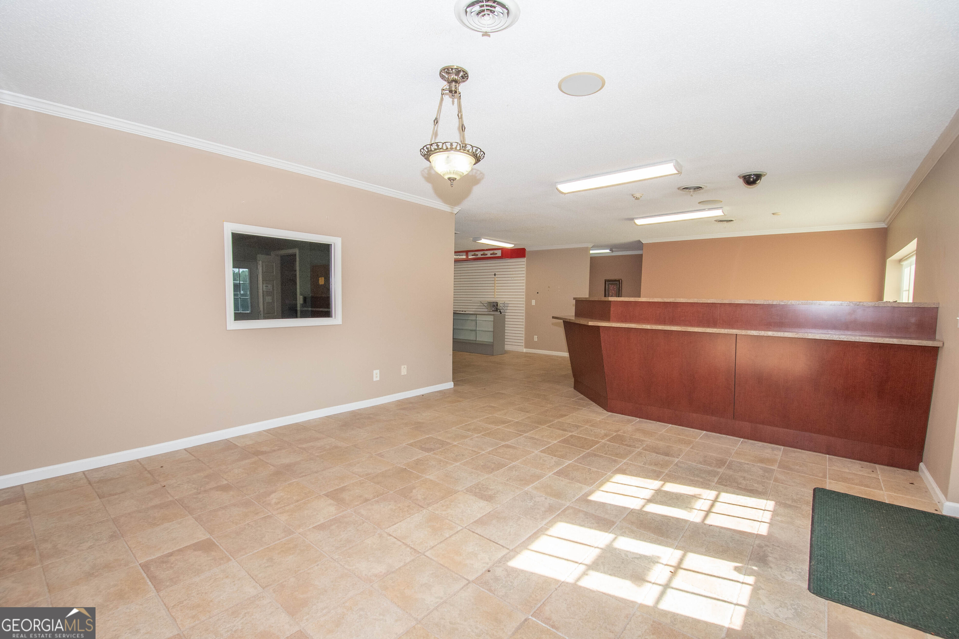 2954 N Expressway Property Photo 3