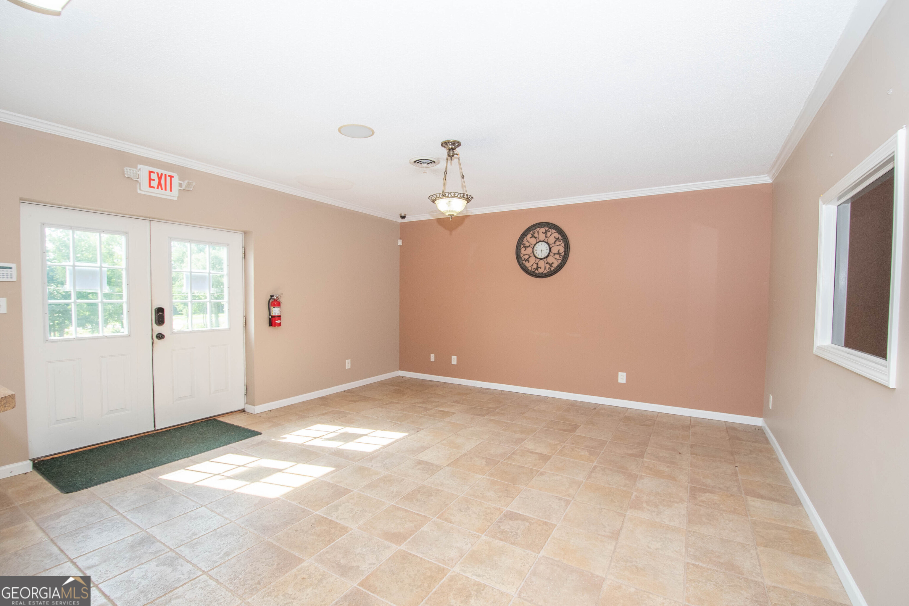 2954 N Expressway Property Photo 4