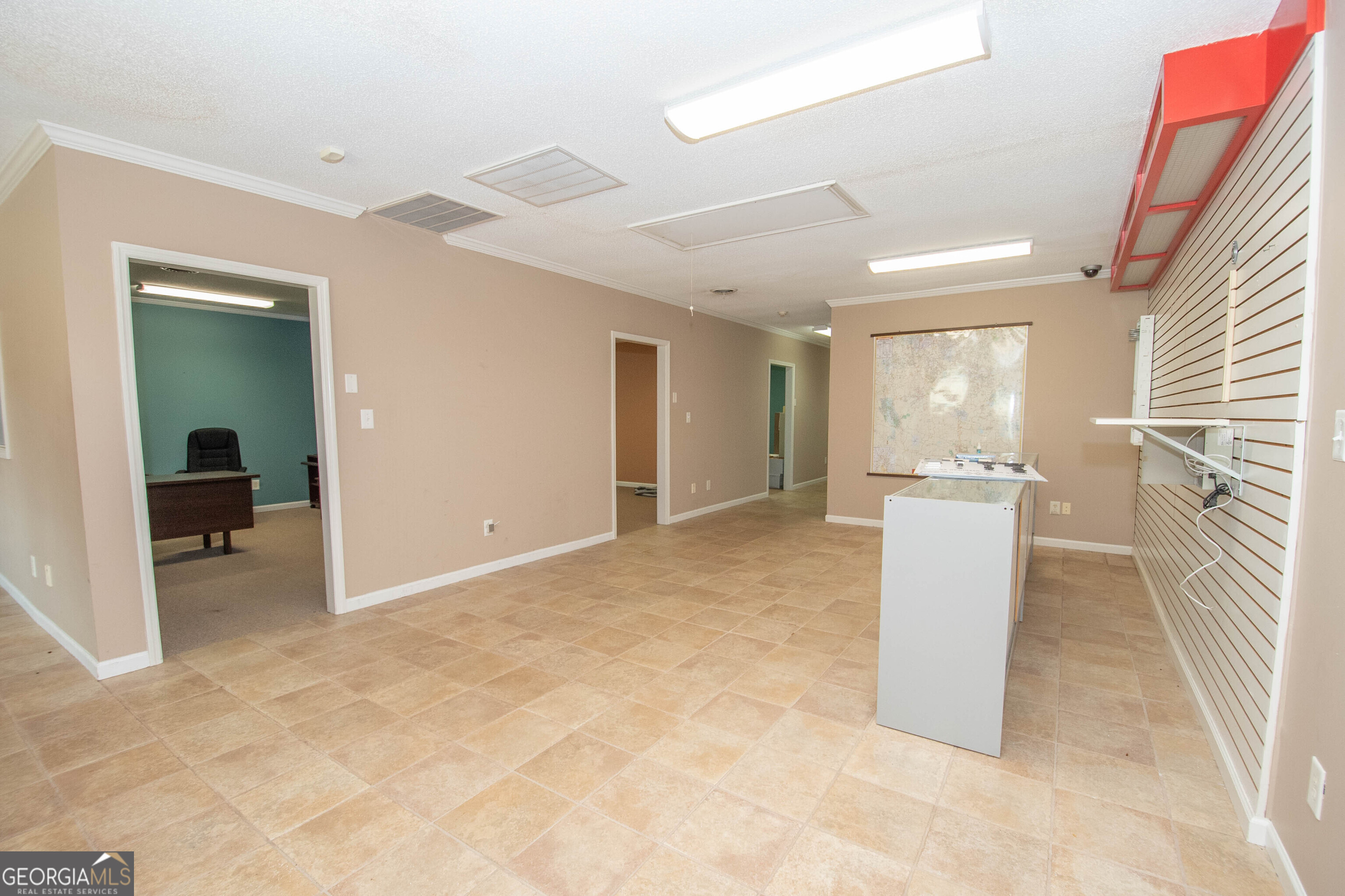 2954 N Expressway Property Photo 5