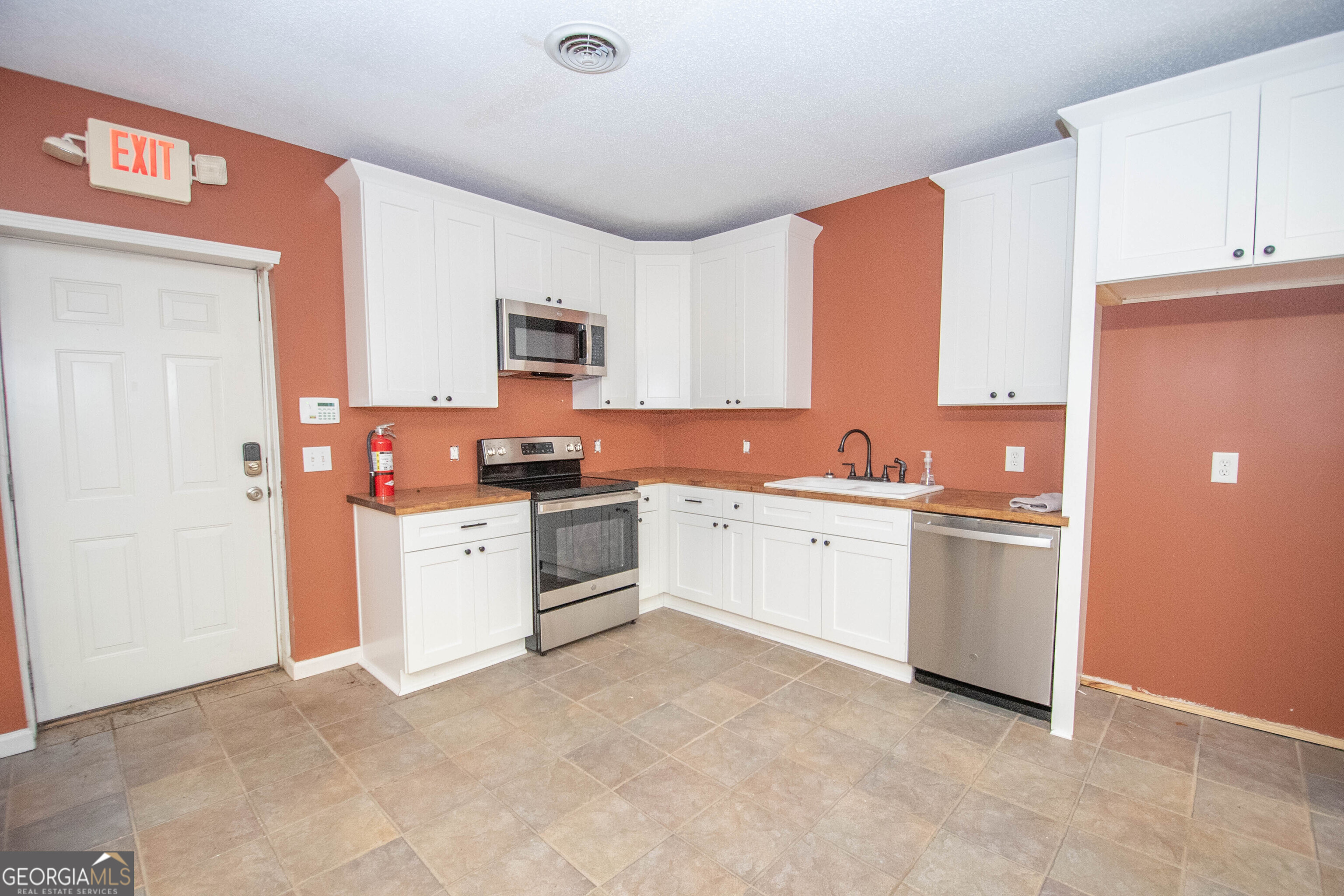 2954 N Expressway Property Photo 16
