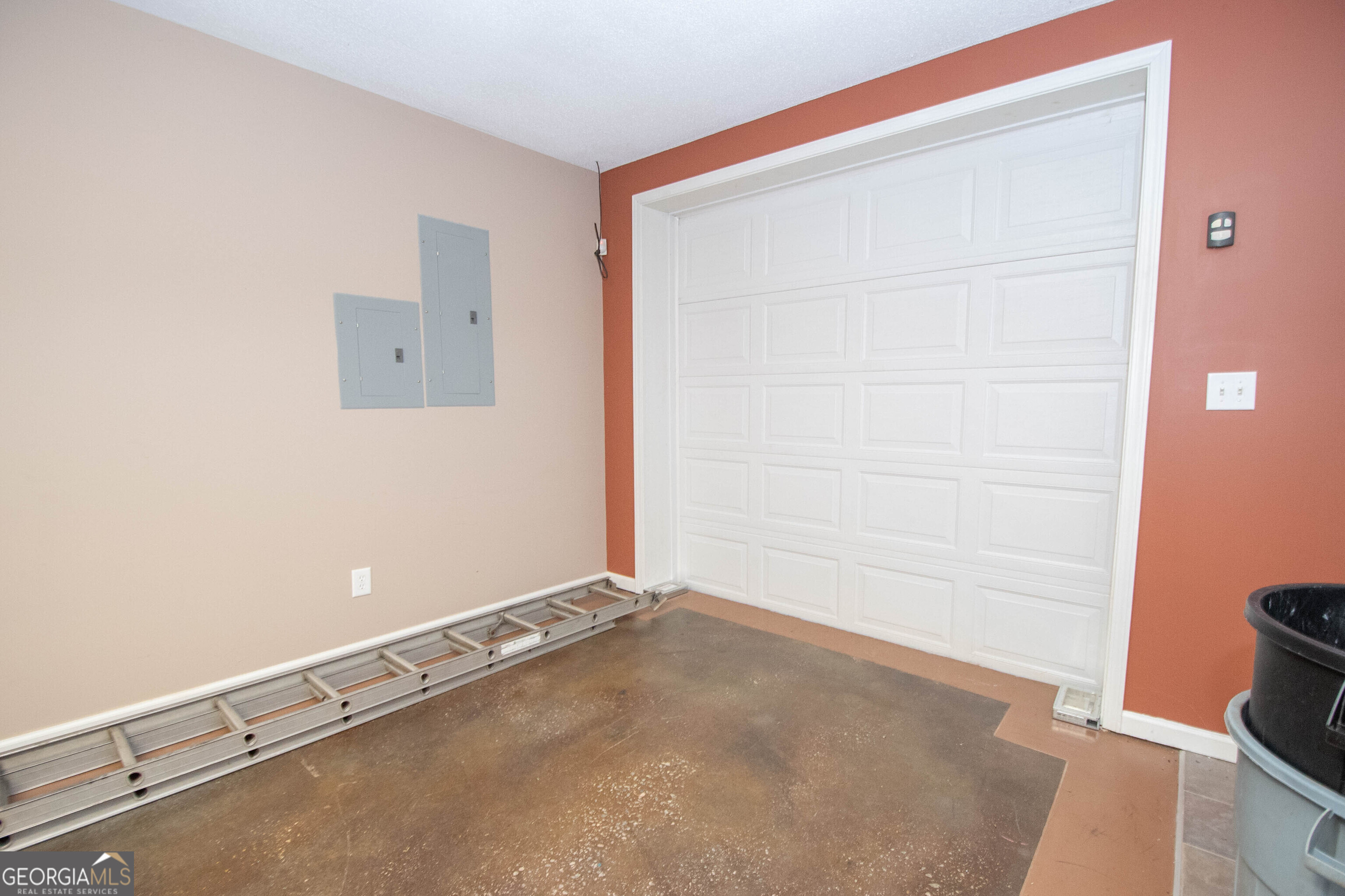 2954 N Expressway Property Photo 17