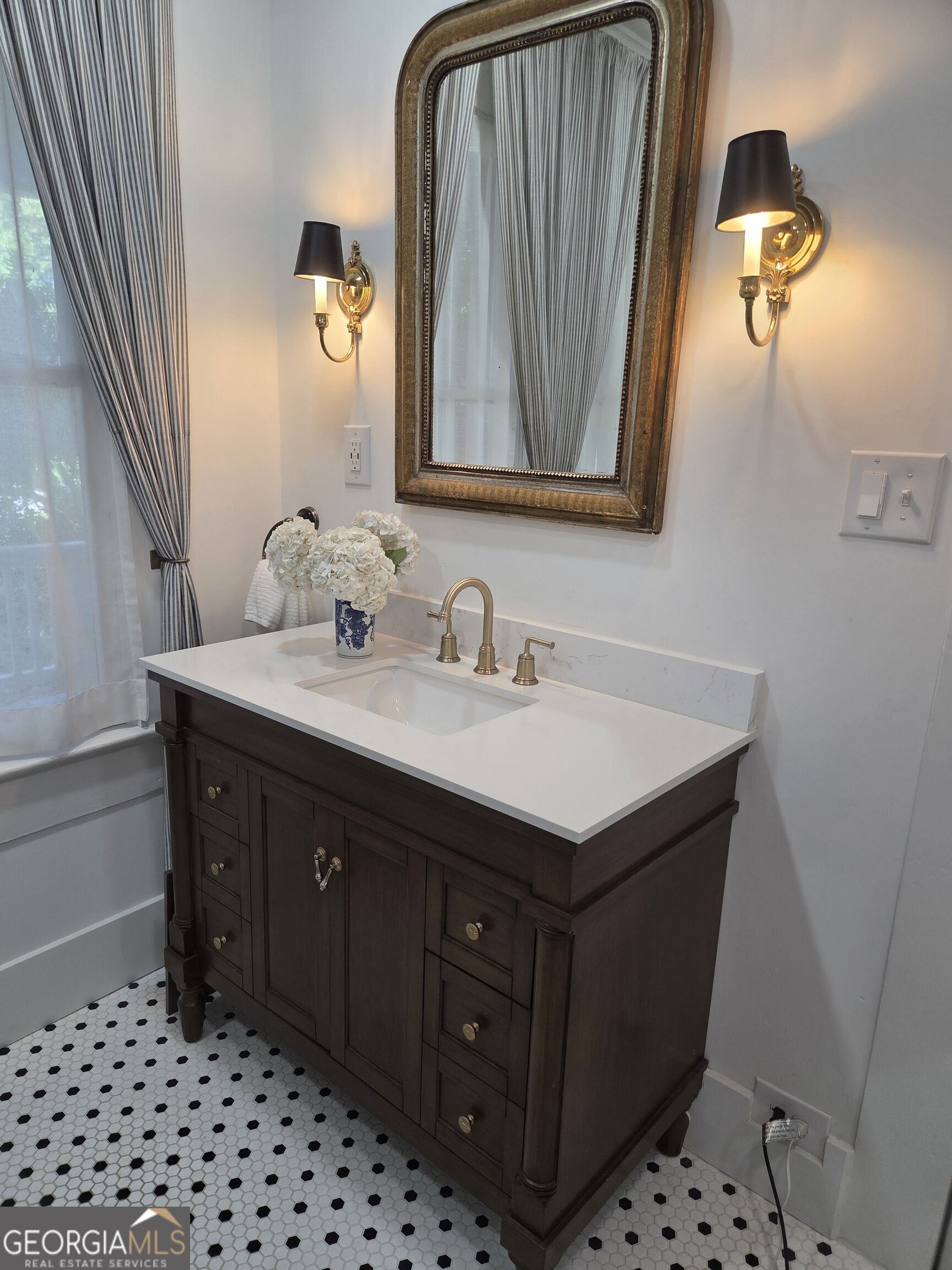 510 Young Street Property Photo 26
