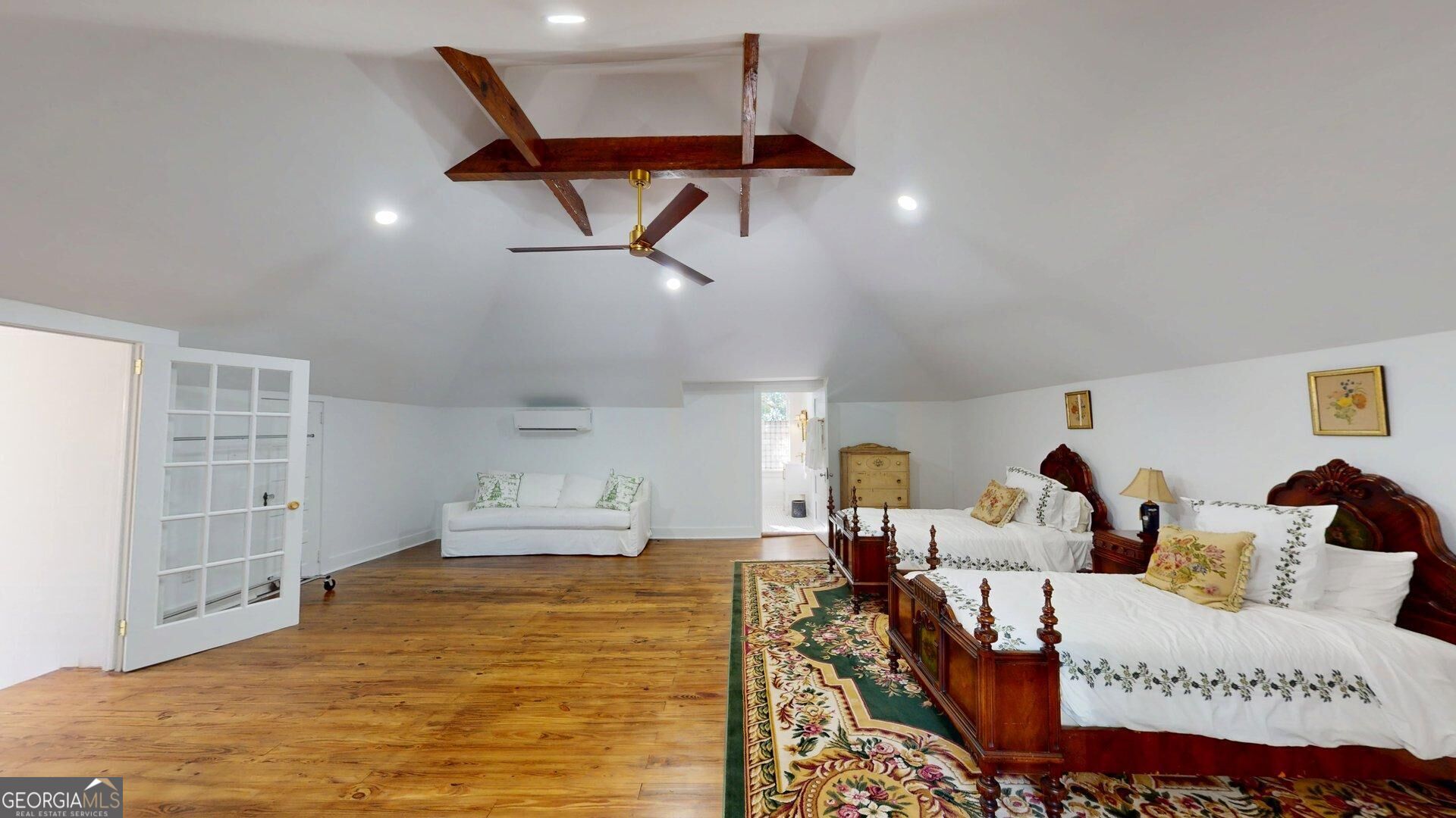 510 Young Street Property Photo 32