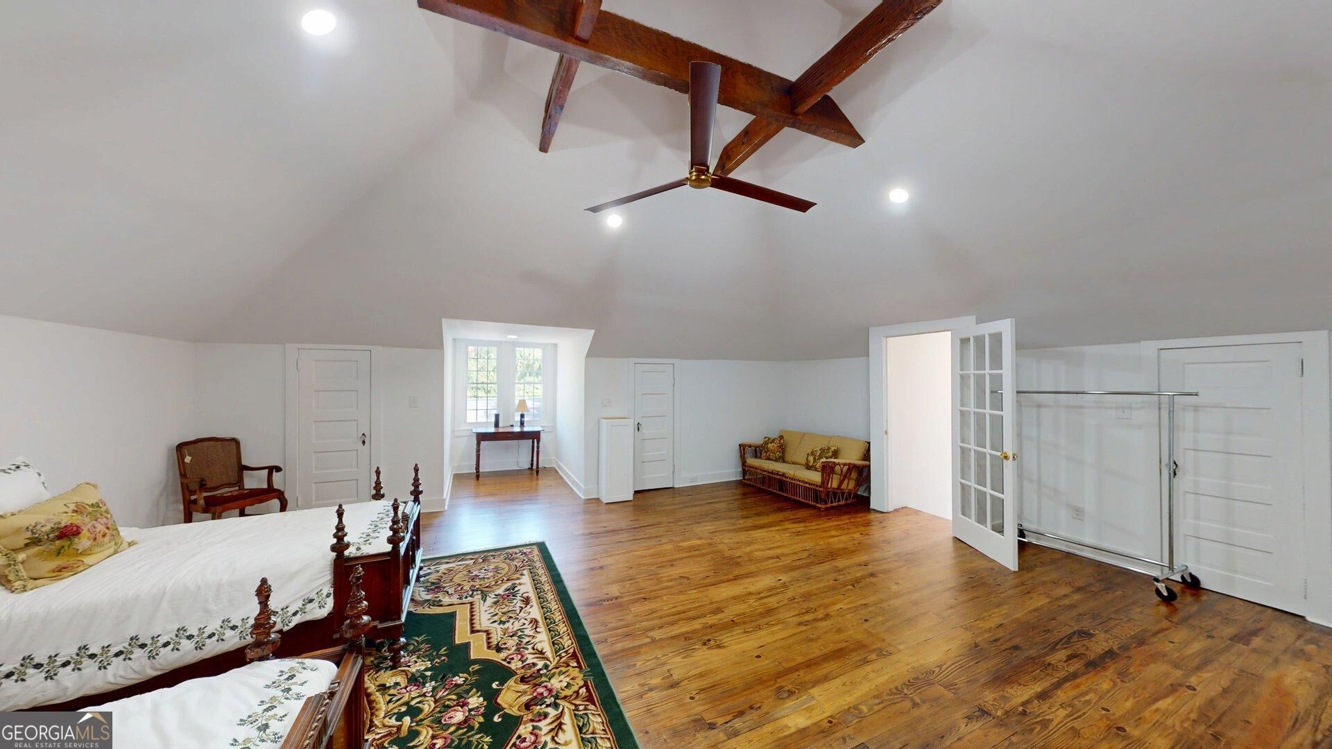 510 Young Street Property Photo 33