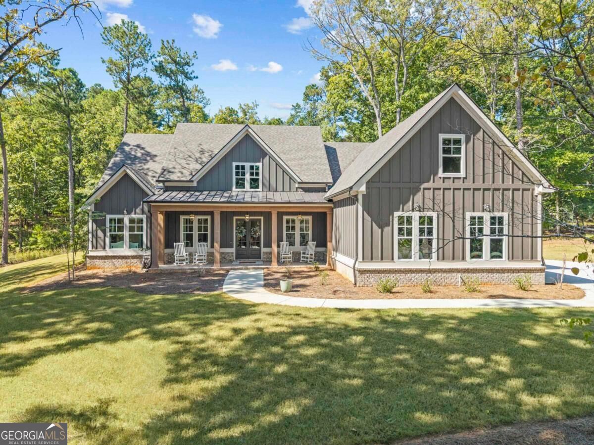 1011 Peachtree Court Property Photo 1