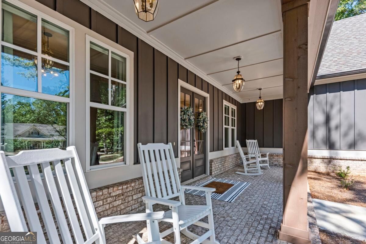 1011 Peachtree Court Property Photo 5