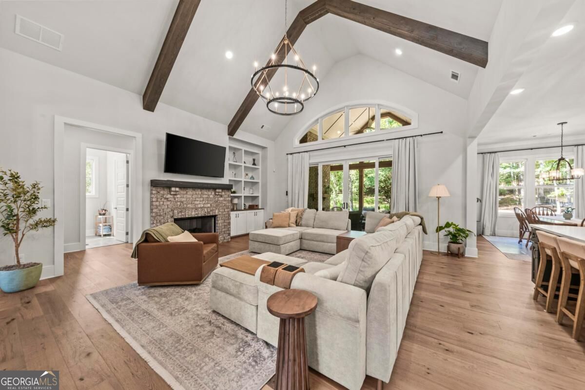 1011 Peachtree Court Property Photo 8