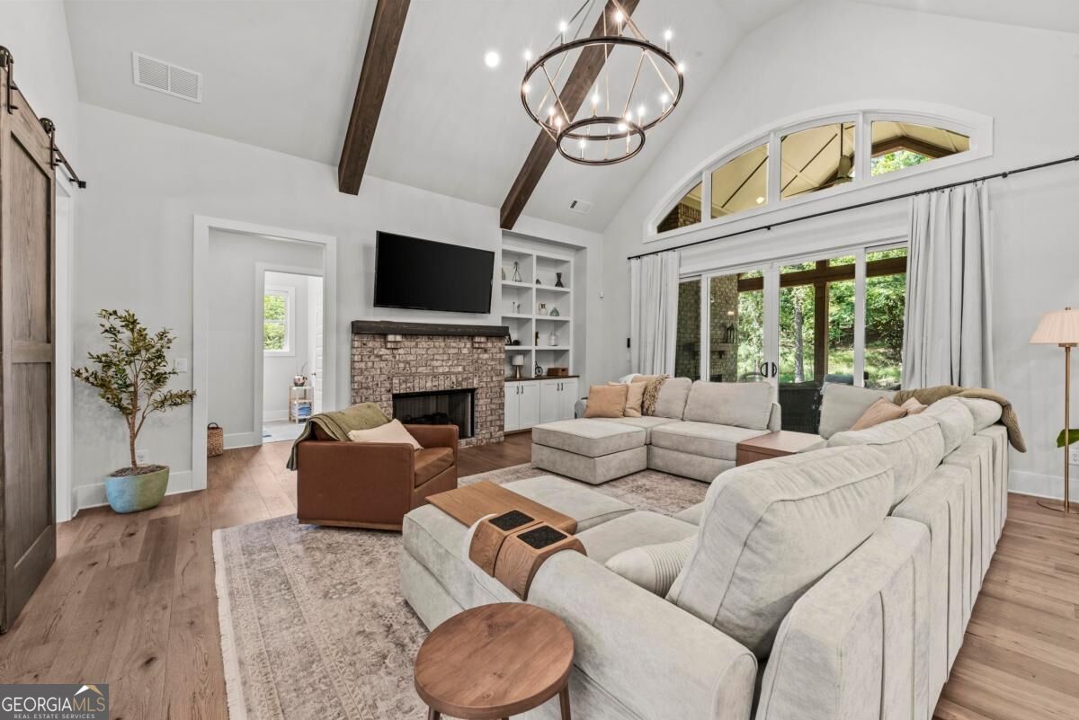 1011 Peachtree Court Property Photo 11