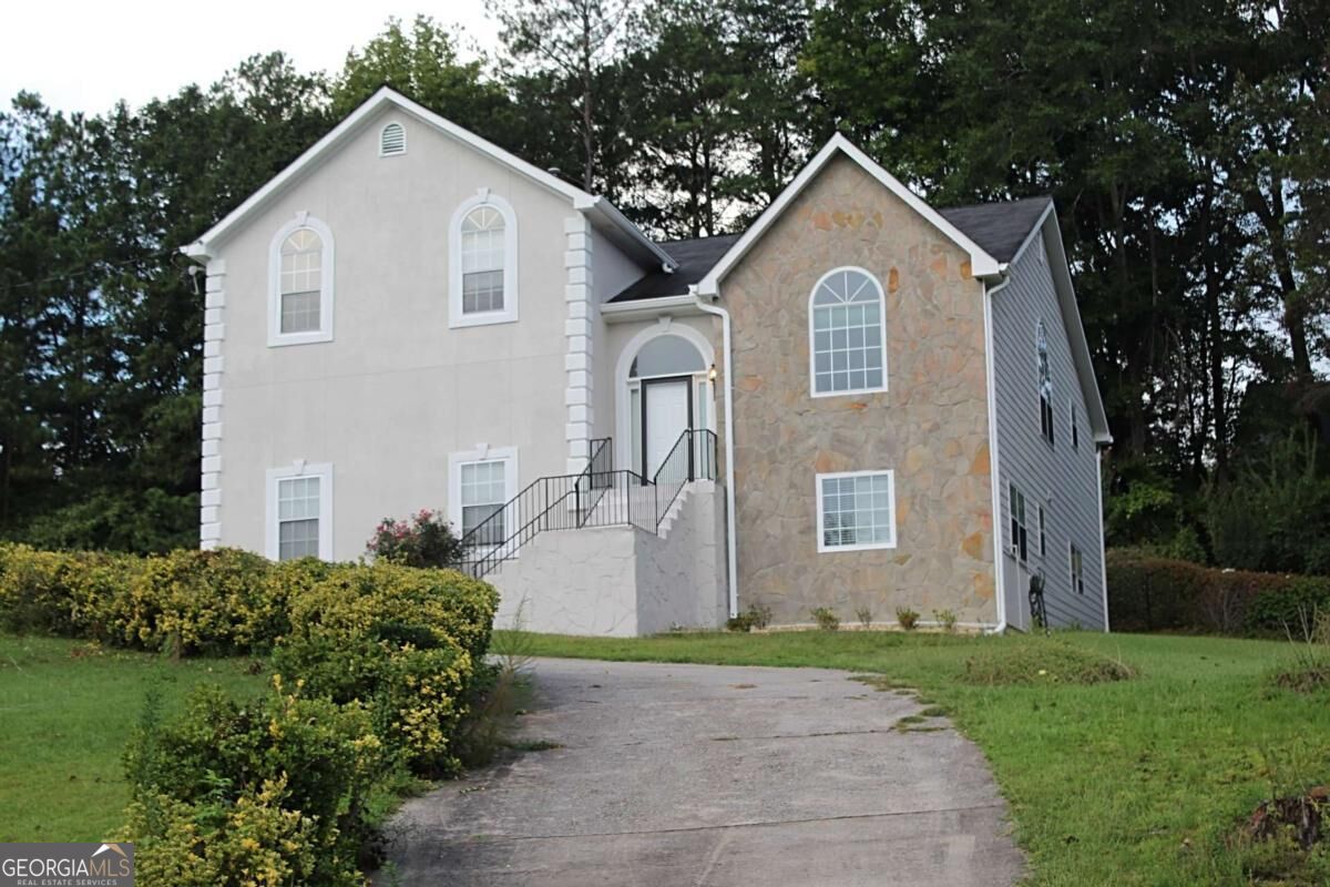 2053 Oakleaf Lane Property Photo 1