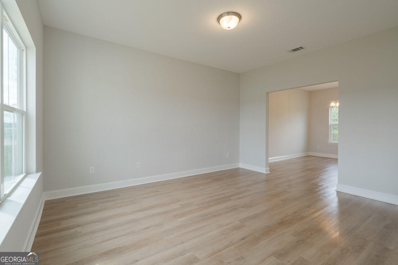 446 Mcclelland Road Ne Property Photo 5