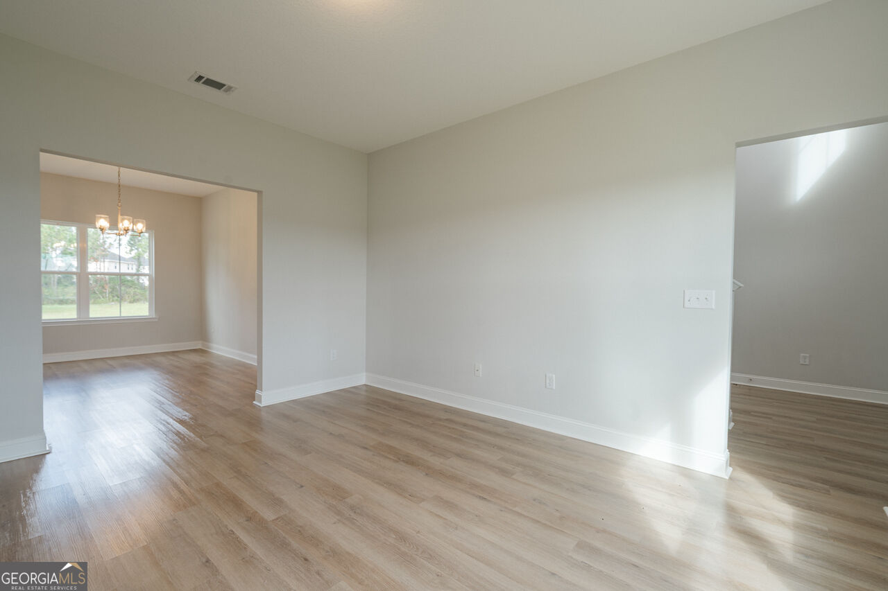 446 Mcclelland Road Ne Property Photo 6