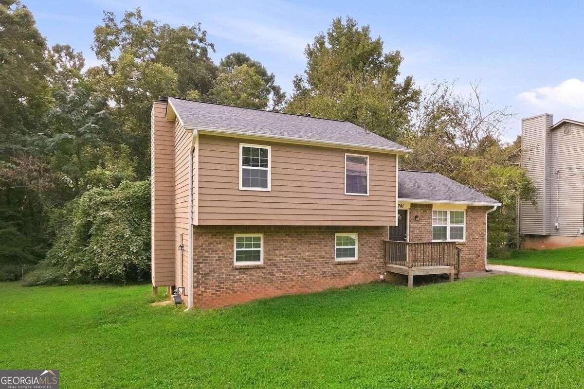 2741 Oxford Drive Property Photo 2