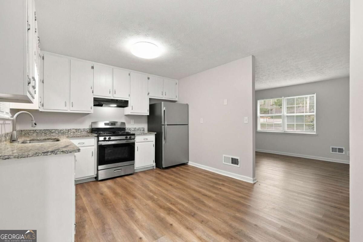 2741 Oxford Drive Property Photo 3